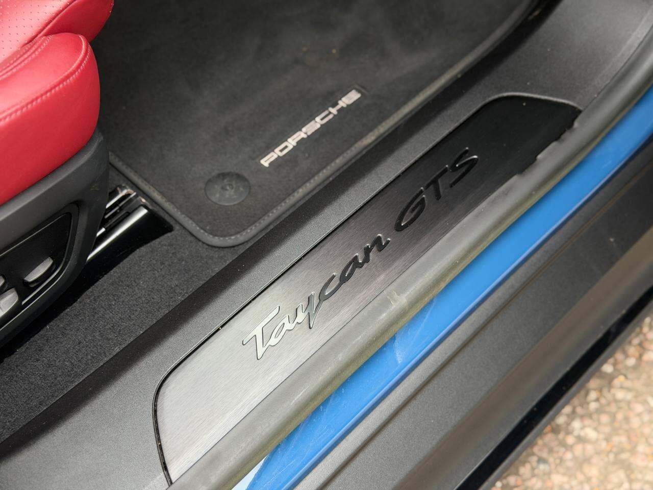 Porsche Taycan view 38