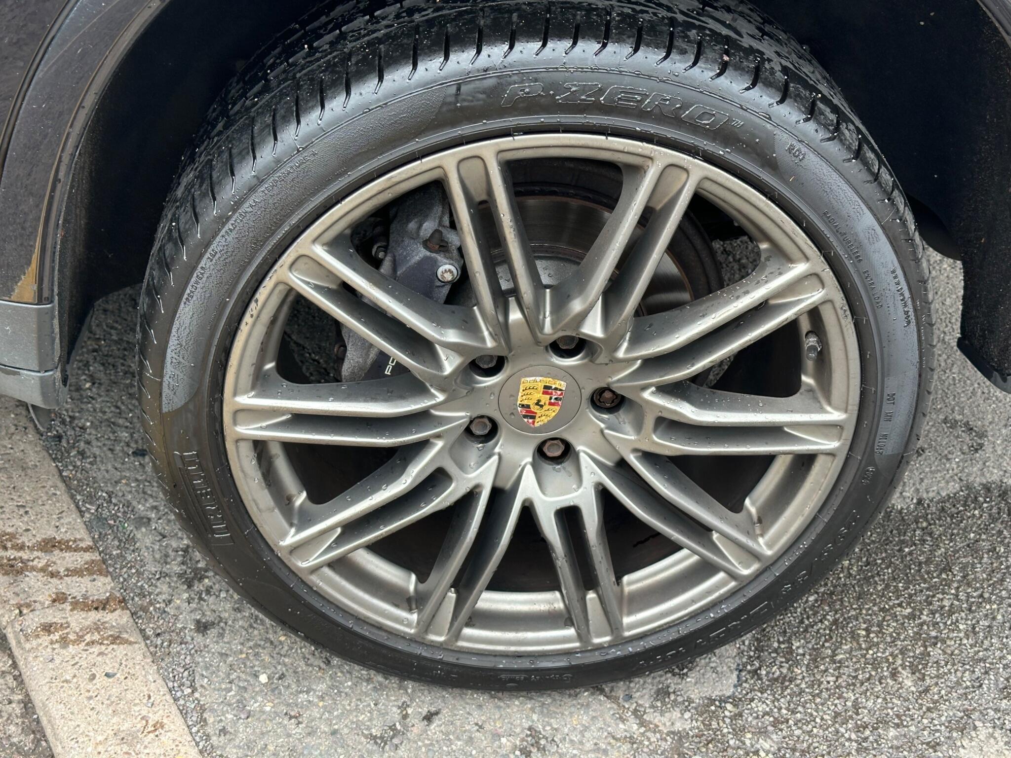 Porsche Cayenne view 8