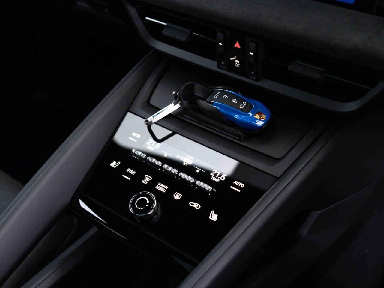 Porsche Macan view 24