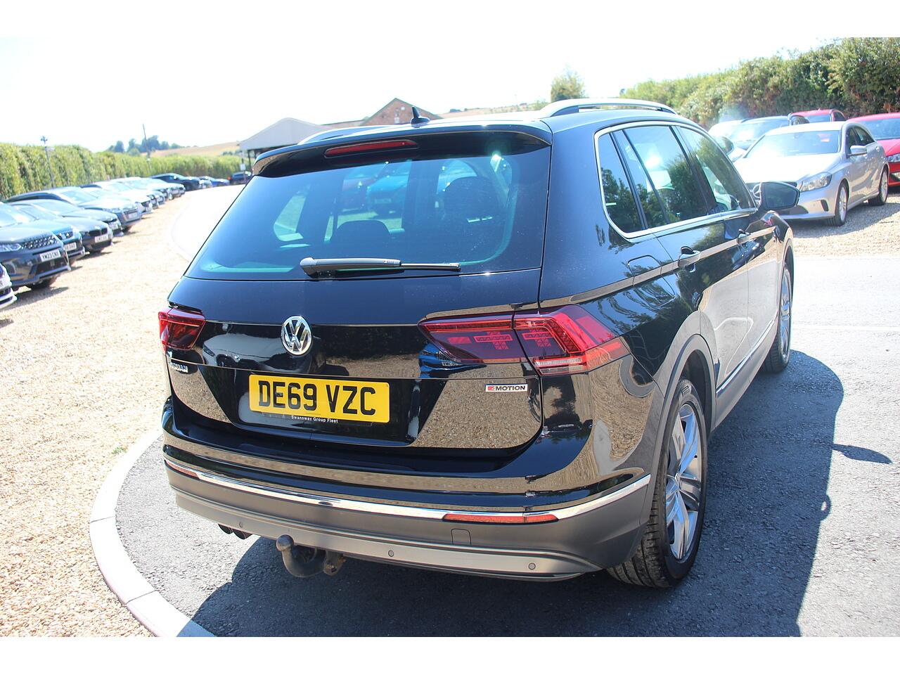 Volkswagen Tiguan view 12