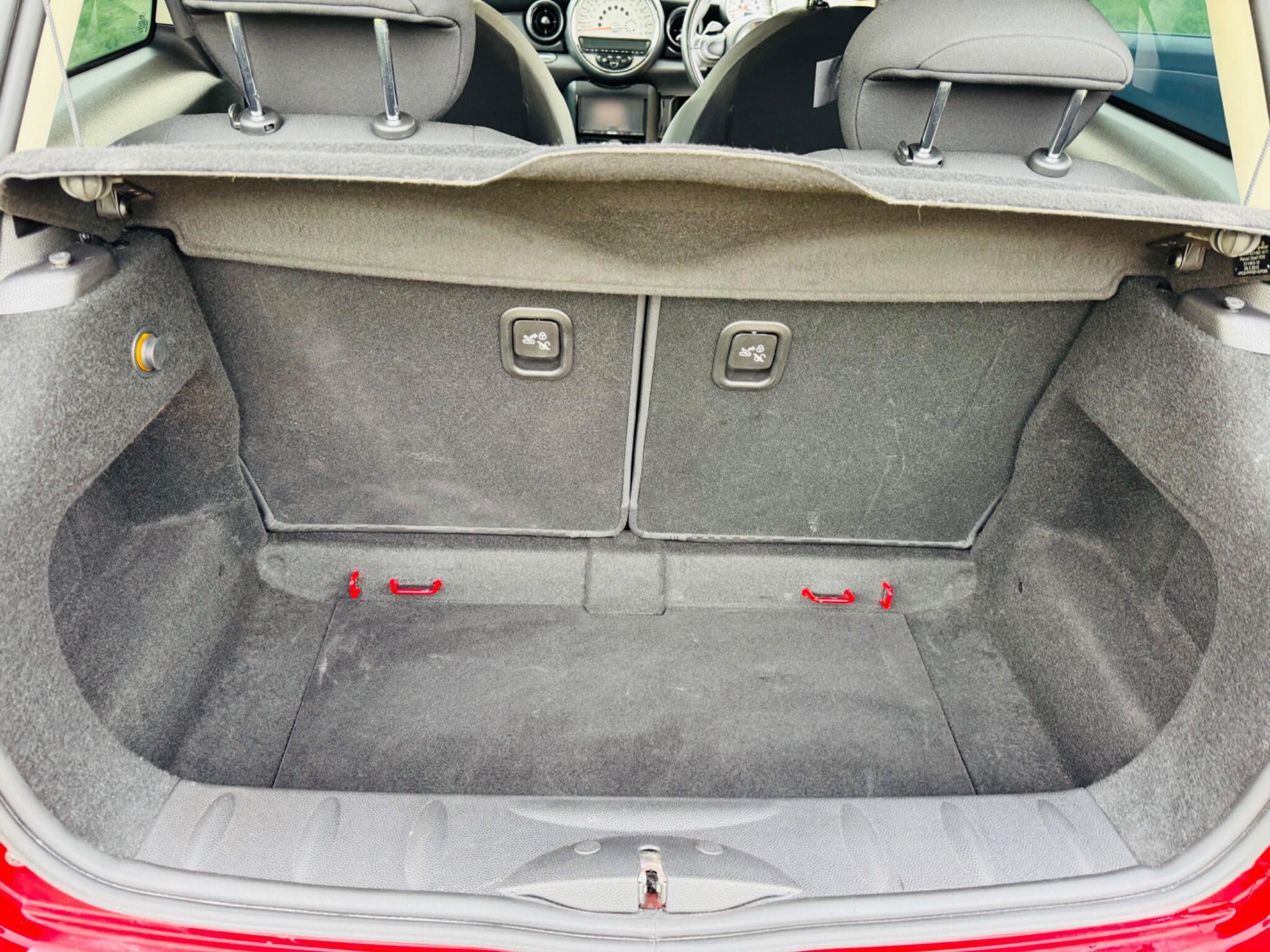 2013 MINI Hatch image 17