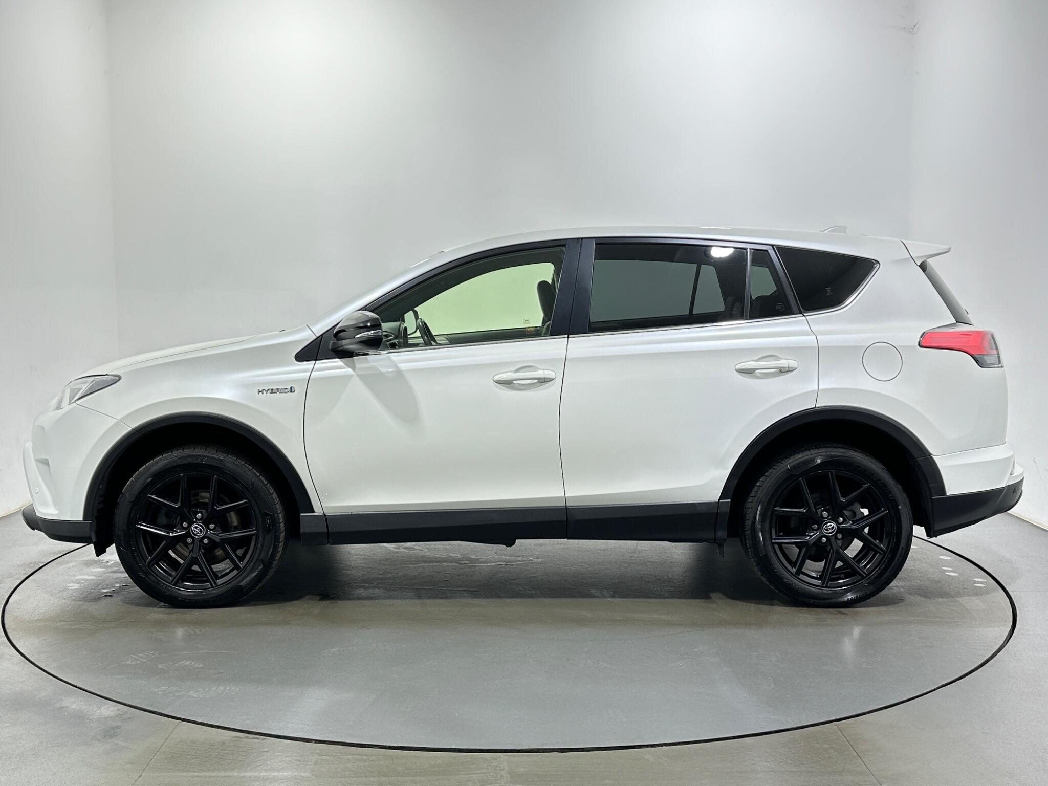 Toyota Rav4 view 5