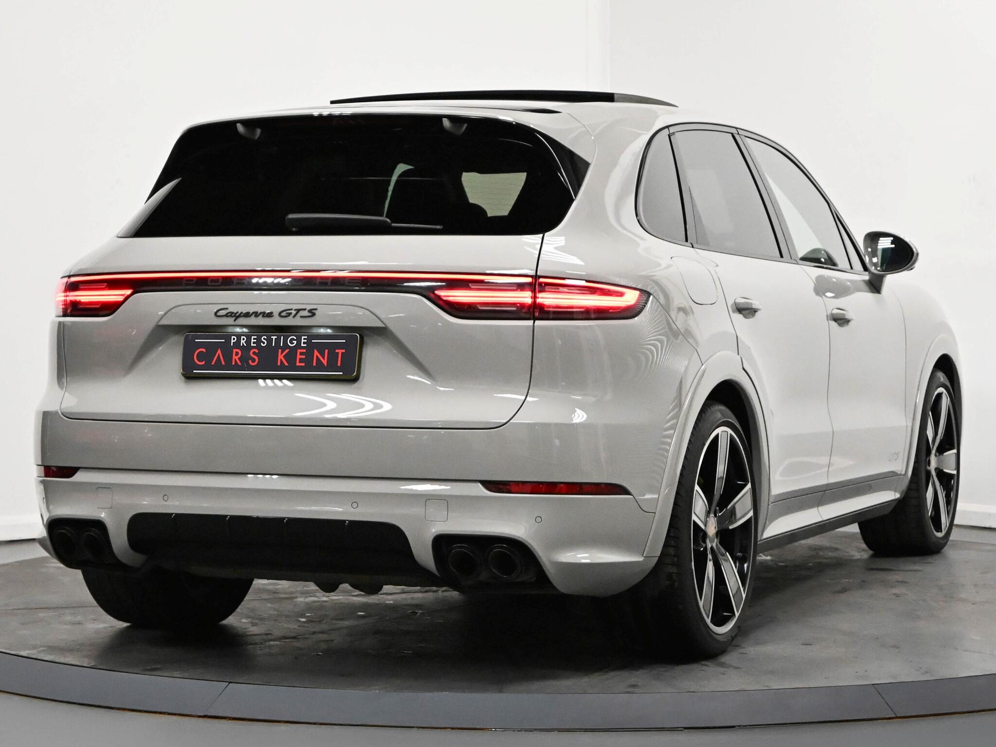 Porsche Cayenne view 35