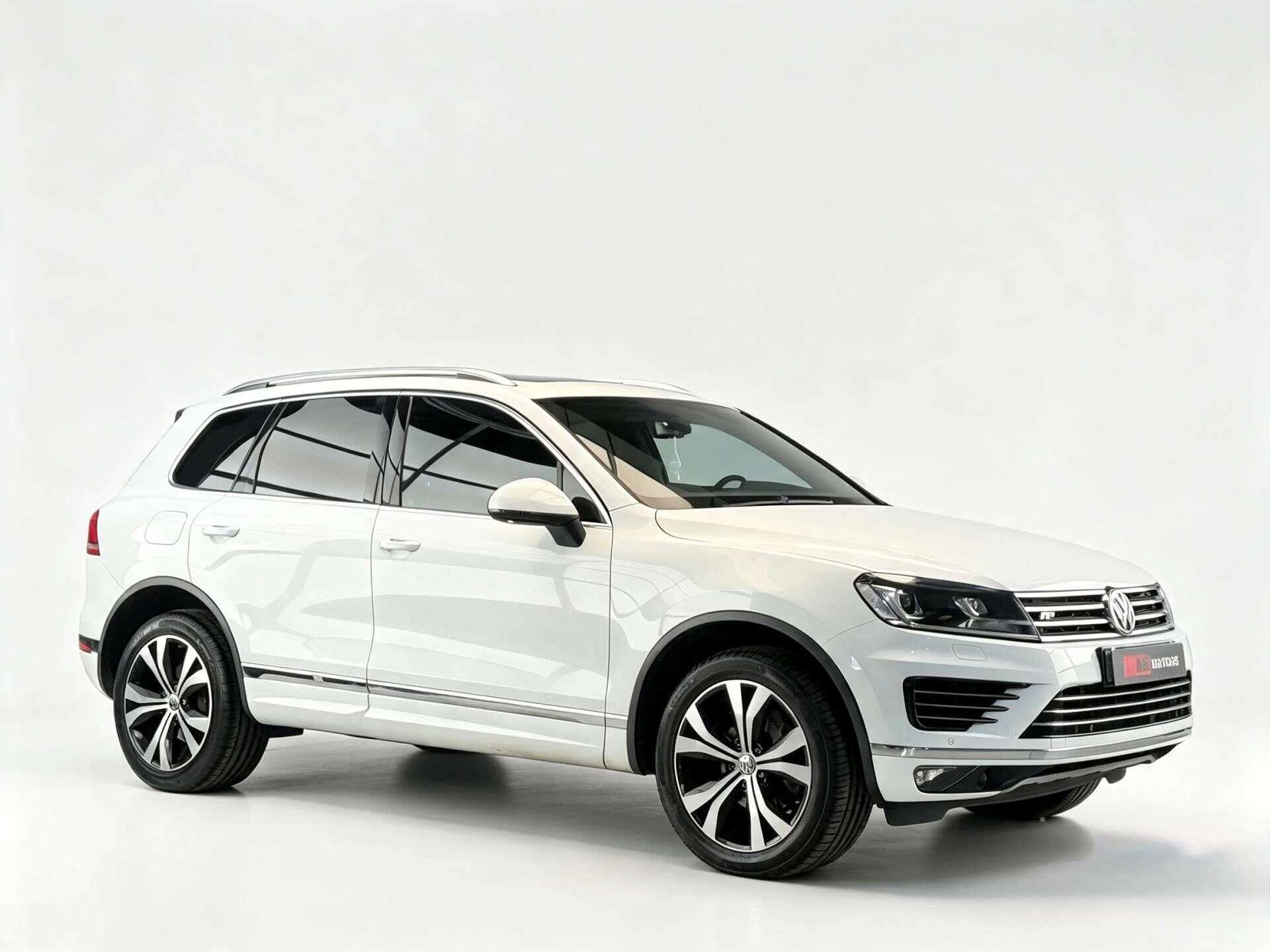 Volkswagen Touareg view 5