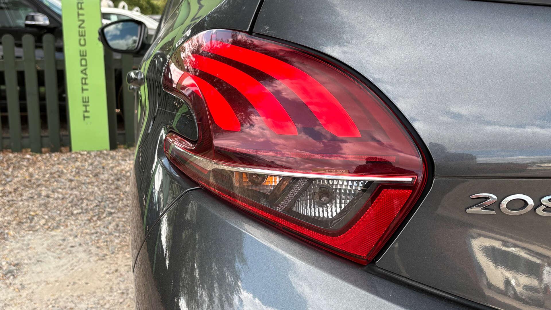 Peugeot 208 view 41