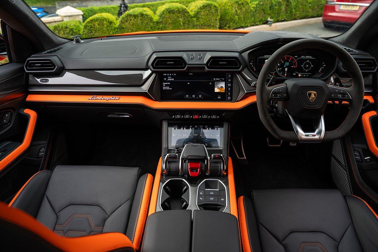 Lamborghini Urus view 82