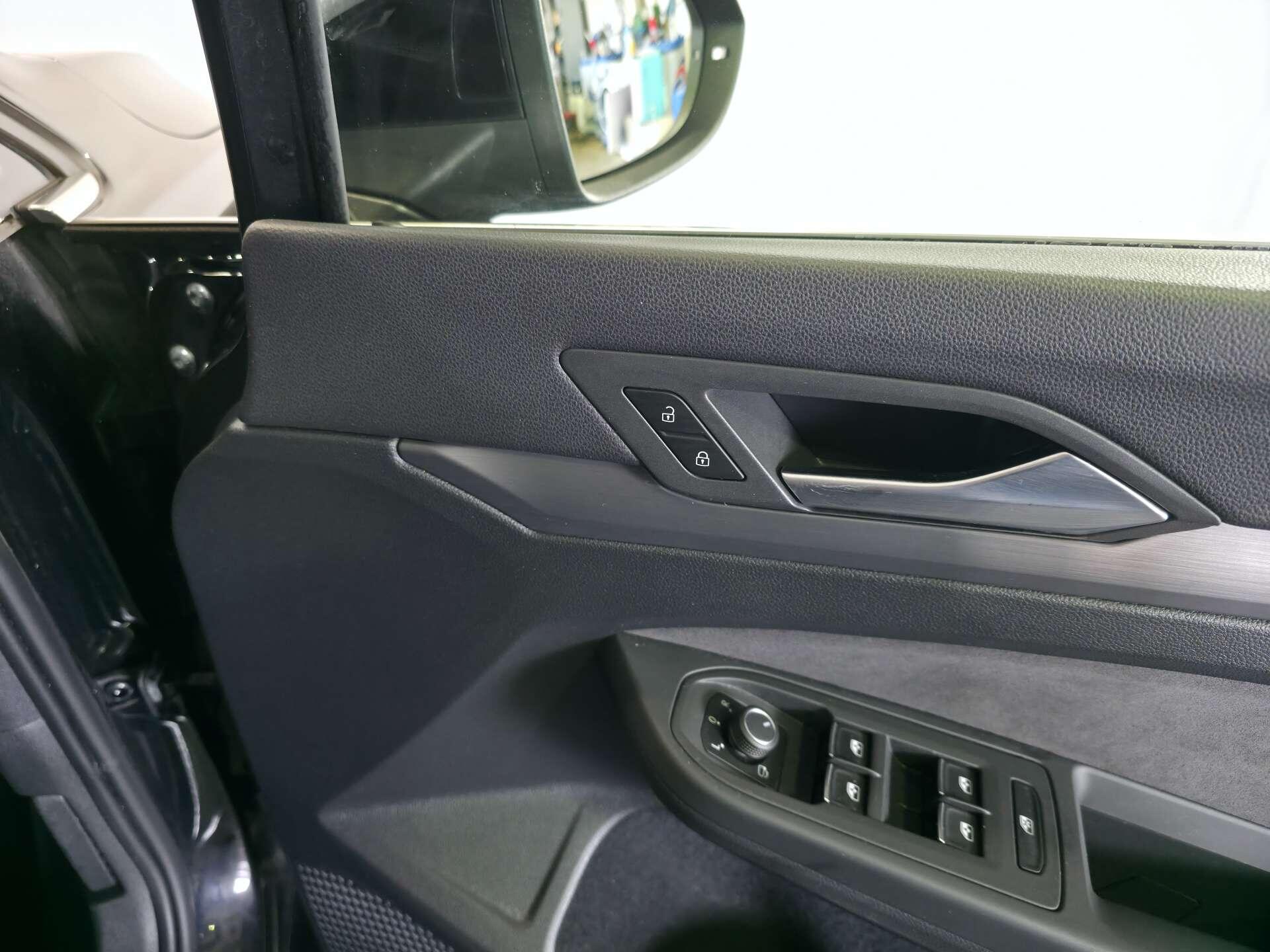 Volkswagen Golf view 22