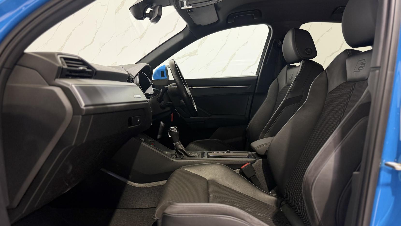 Audi Q3 view 7