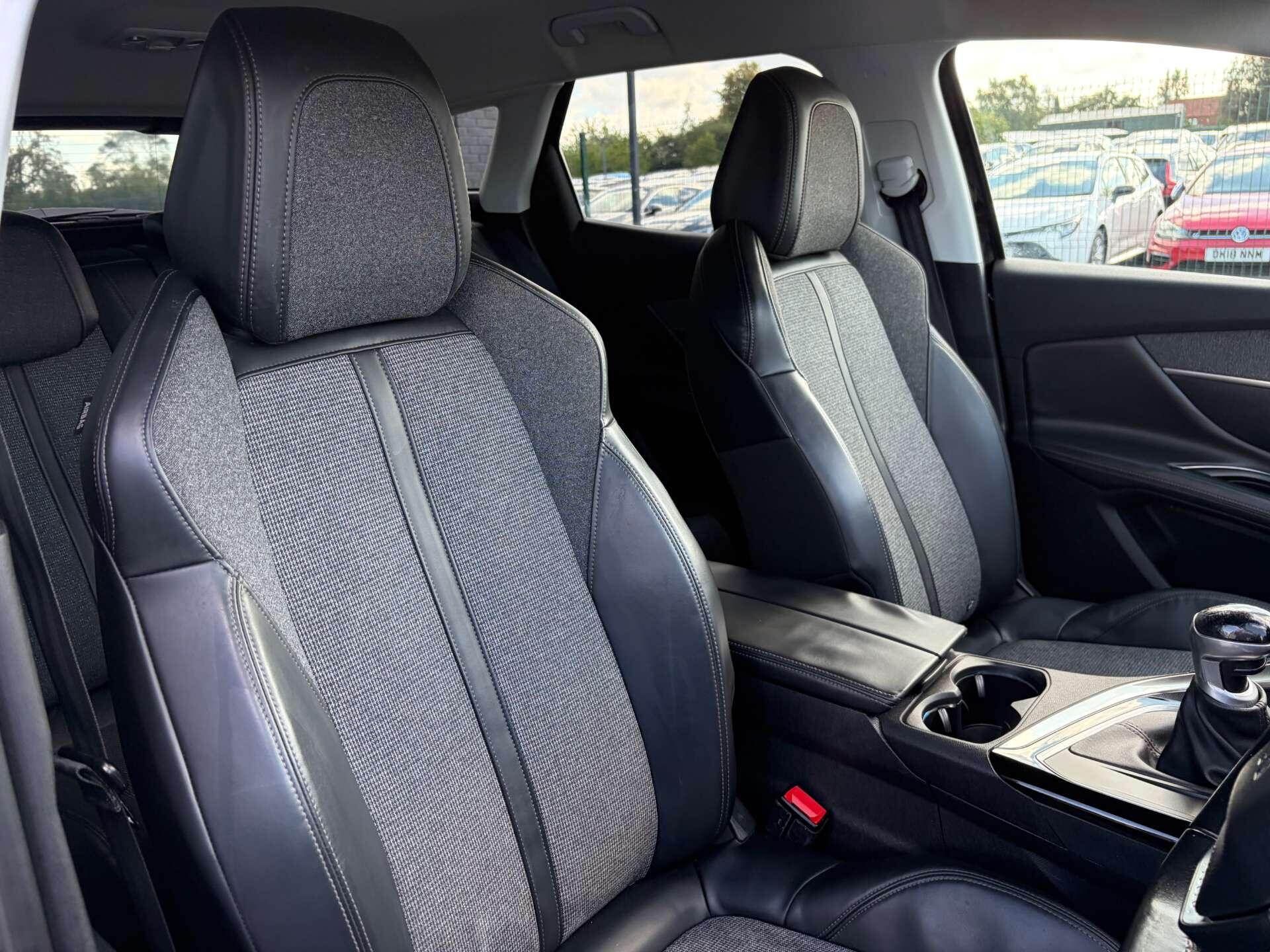 Peugeot 3008 view 36