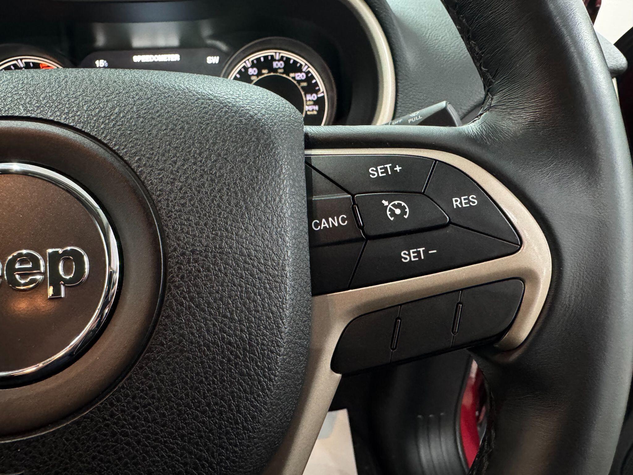 Jeep Cherokee view 32