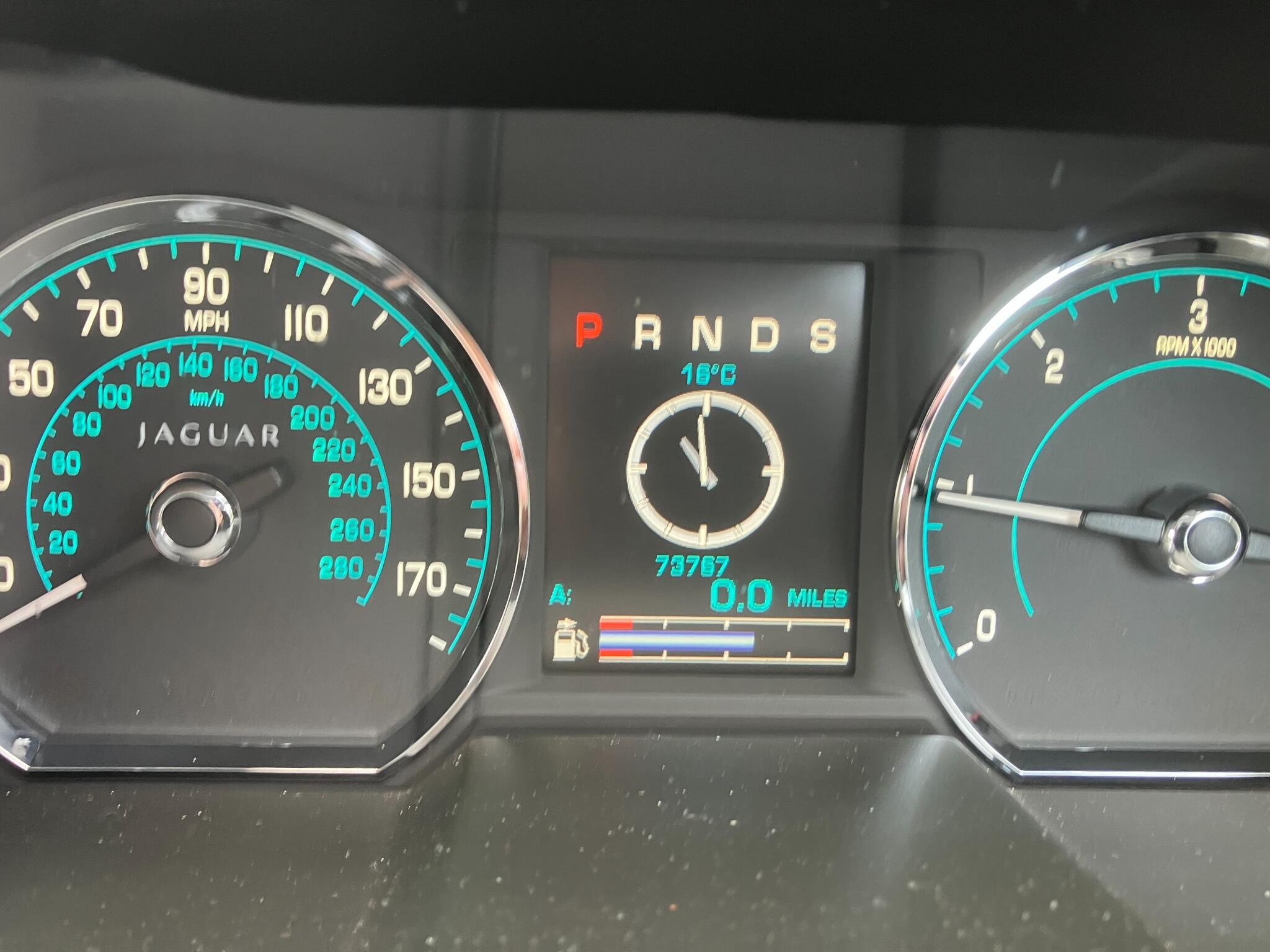 Jaguar XF view 12