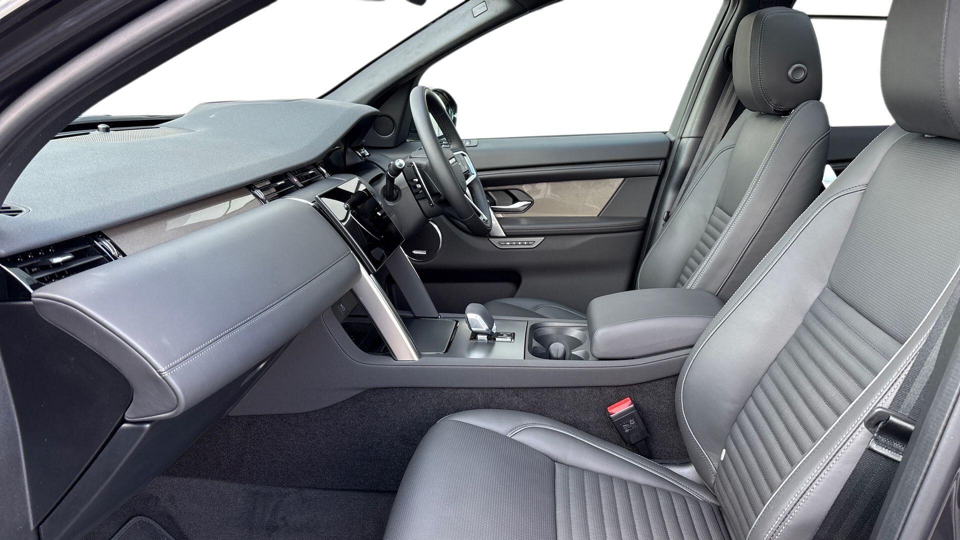 Land Rover Discovery Sport view 3