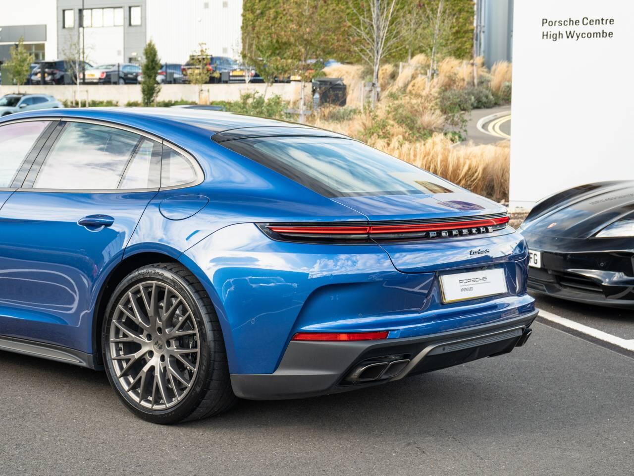 Porsche Panamera view 8