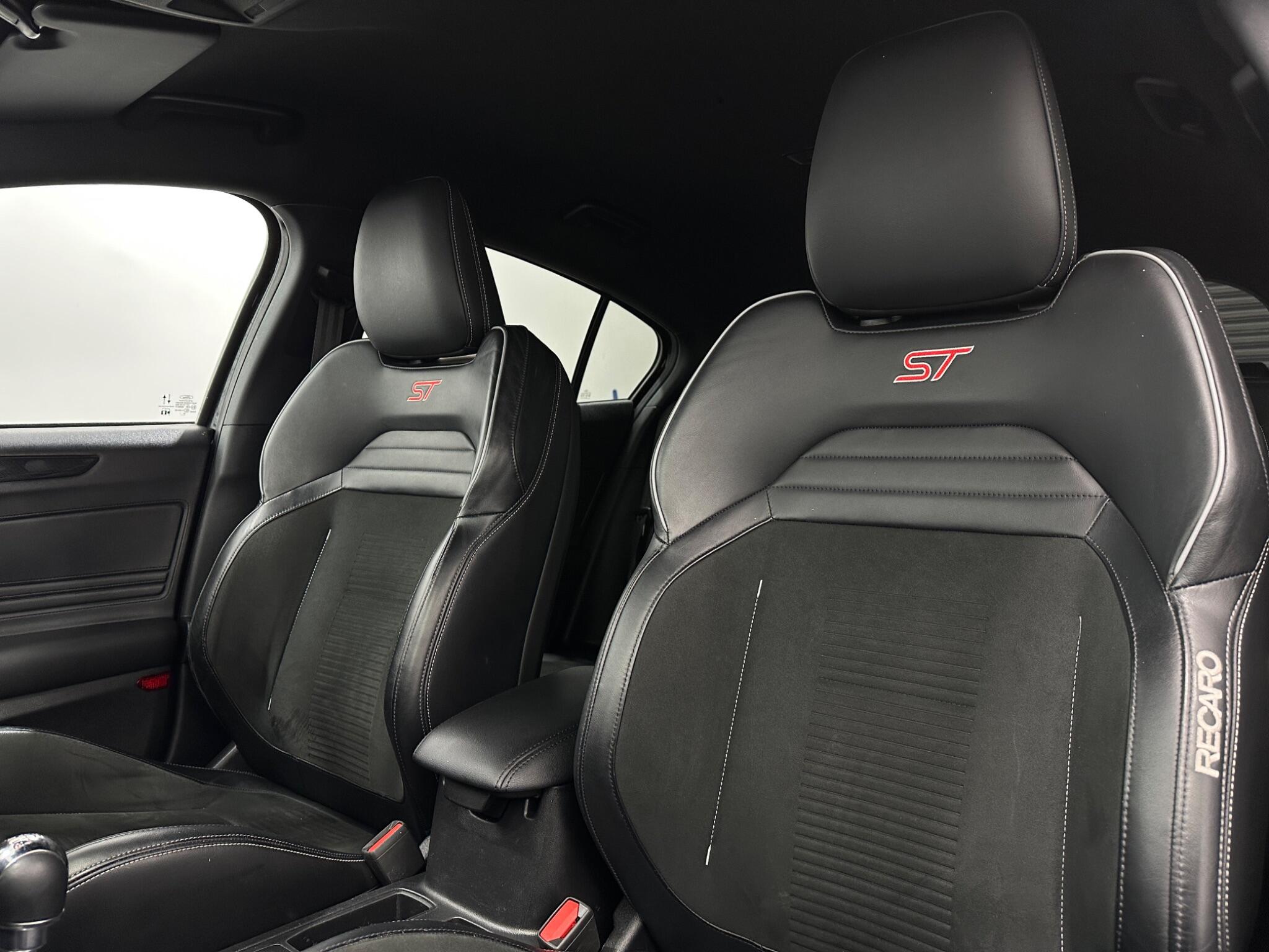 Ford Focus view 35