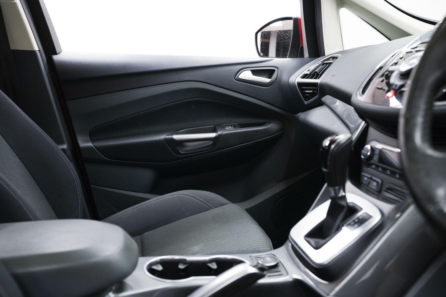 Ford C-Max view 17