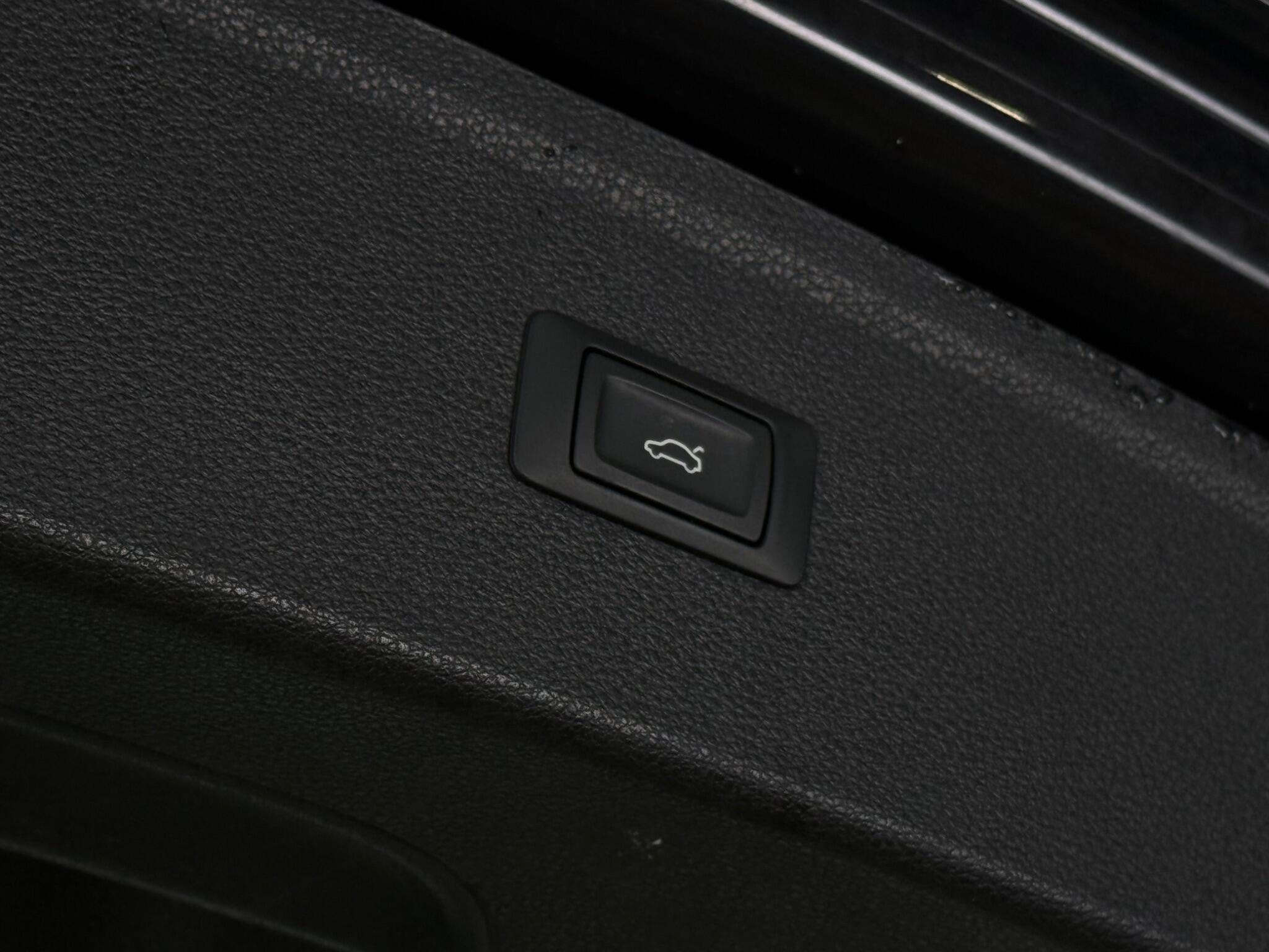 Audi Q5 view 11