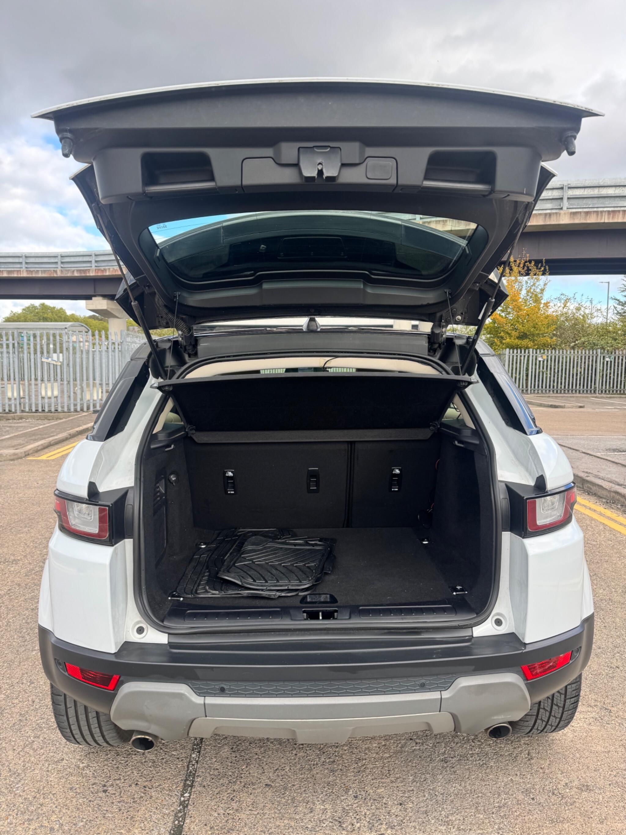 Land Rover Range Rover Evoque view 41