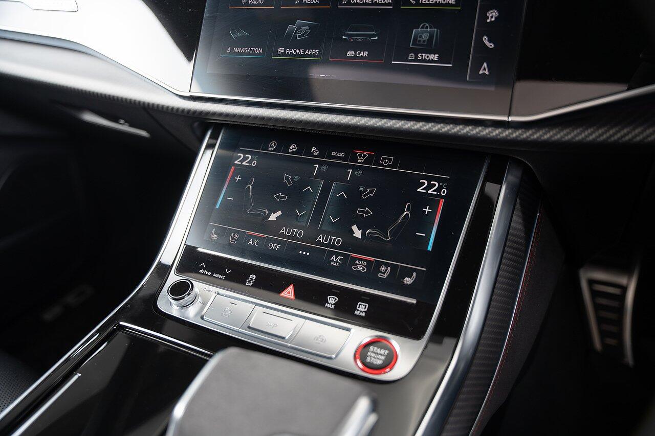 Audi RS Q8 view 37