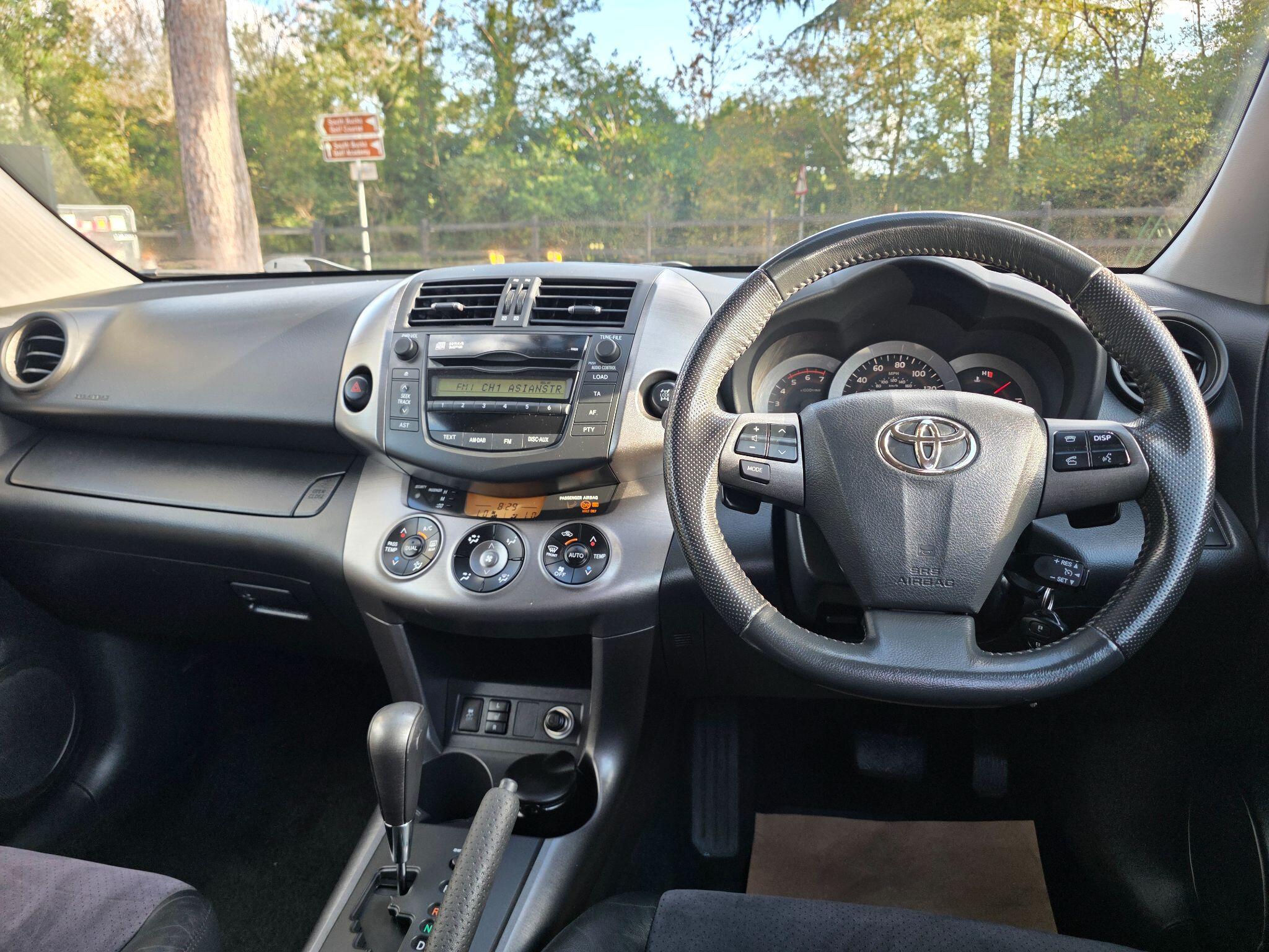 Toyota RAV4 view 15