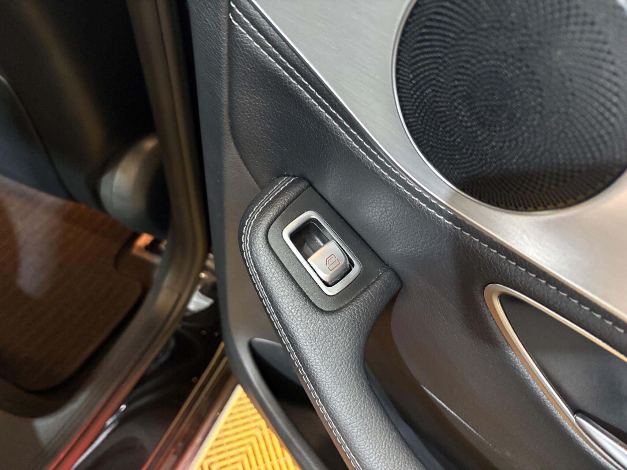 Mercedes-Benz C Class view 42