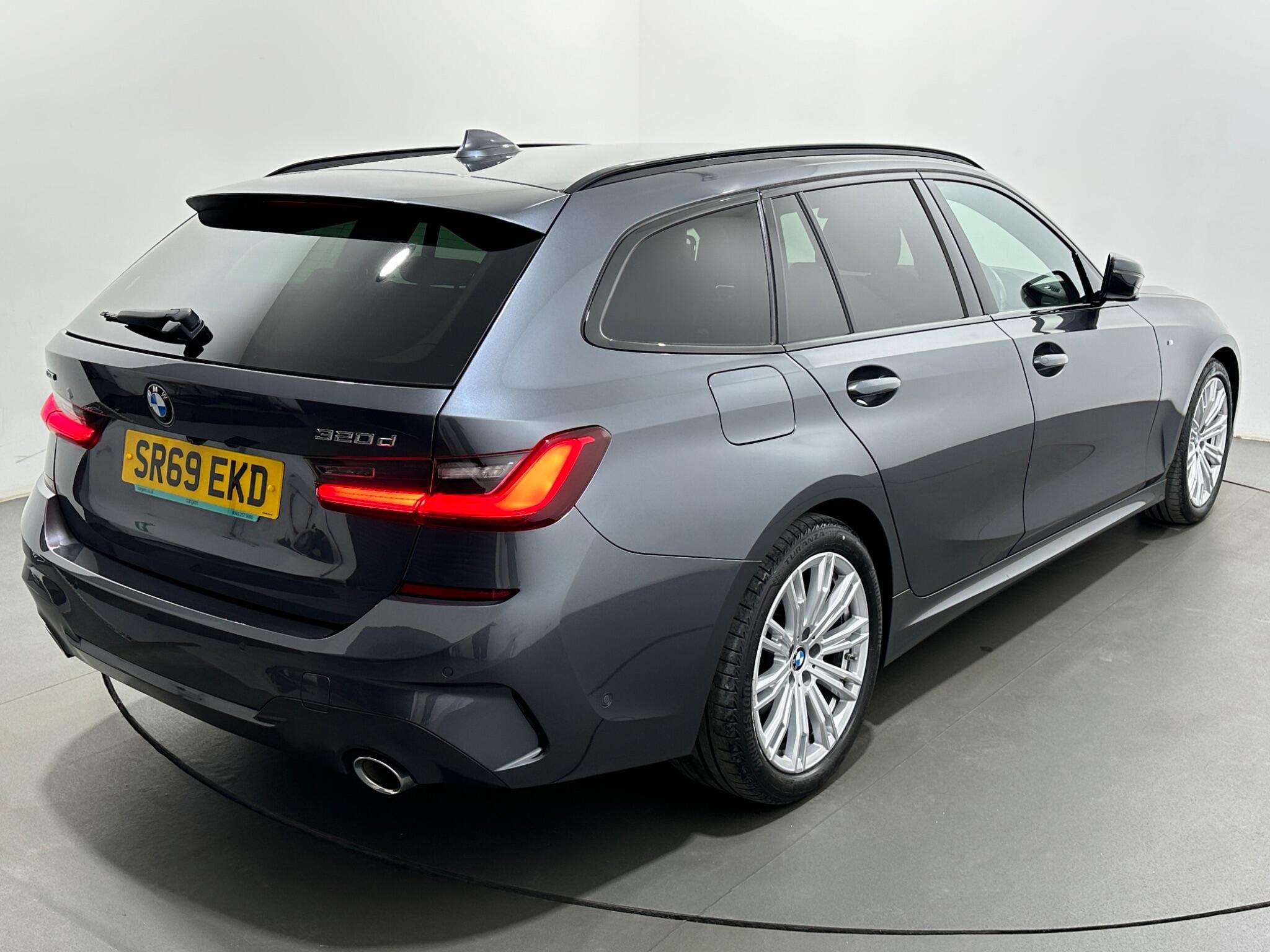BMW 3 Series view 55