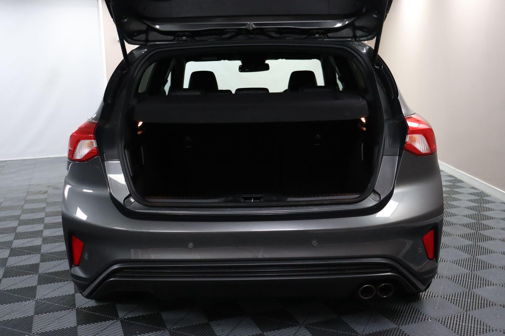 Ford Focus view 14