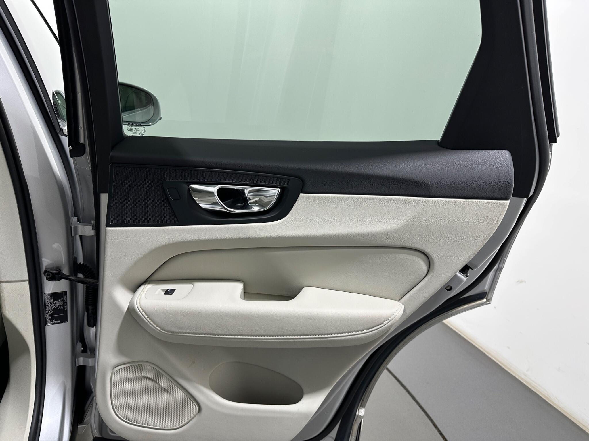 Volvo XC60 view 43