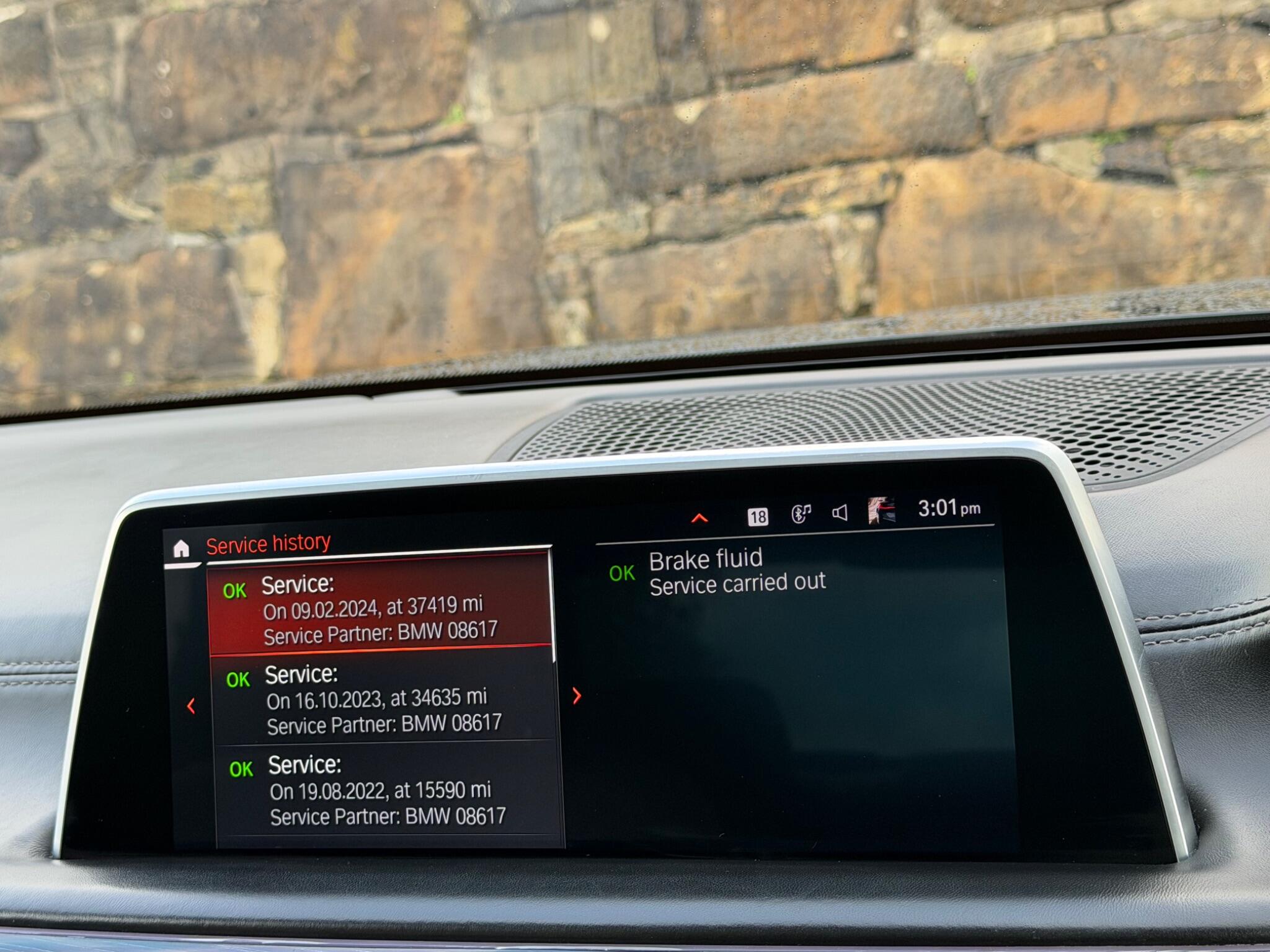 BMW 7 Series view 32