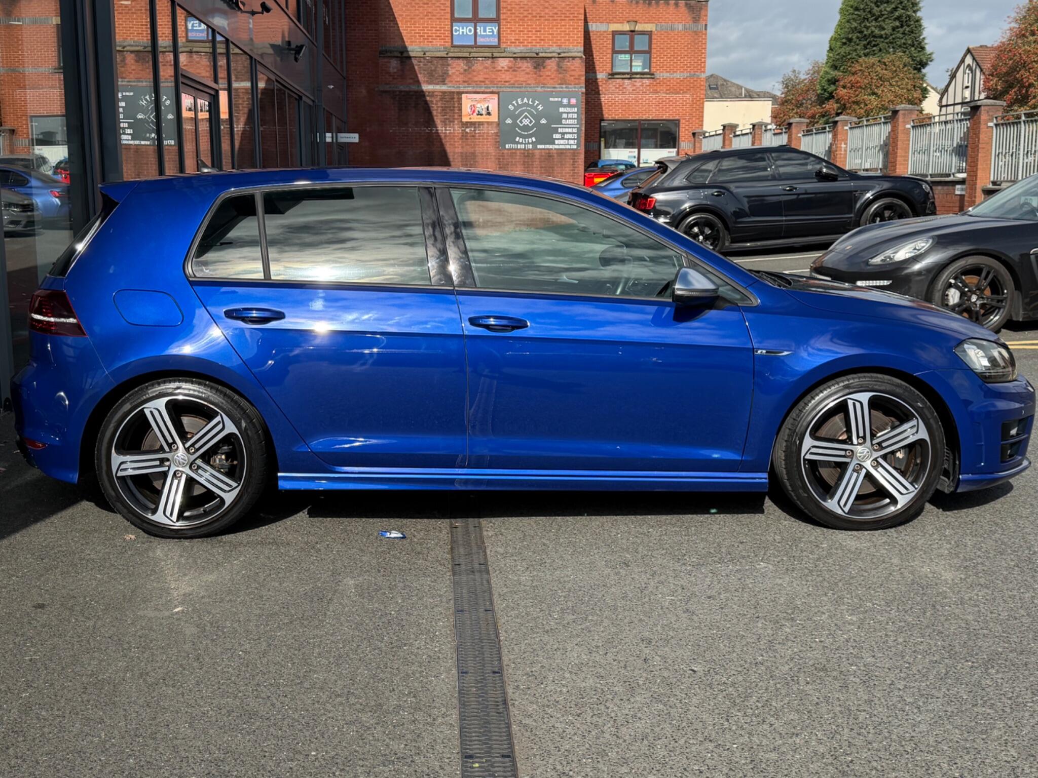 Volkswagen Golf view 4