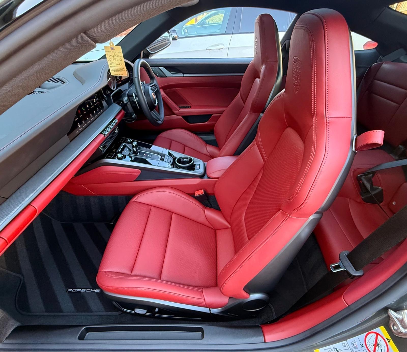 Porsche 911 view 14
