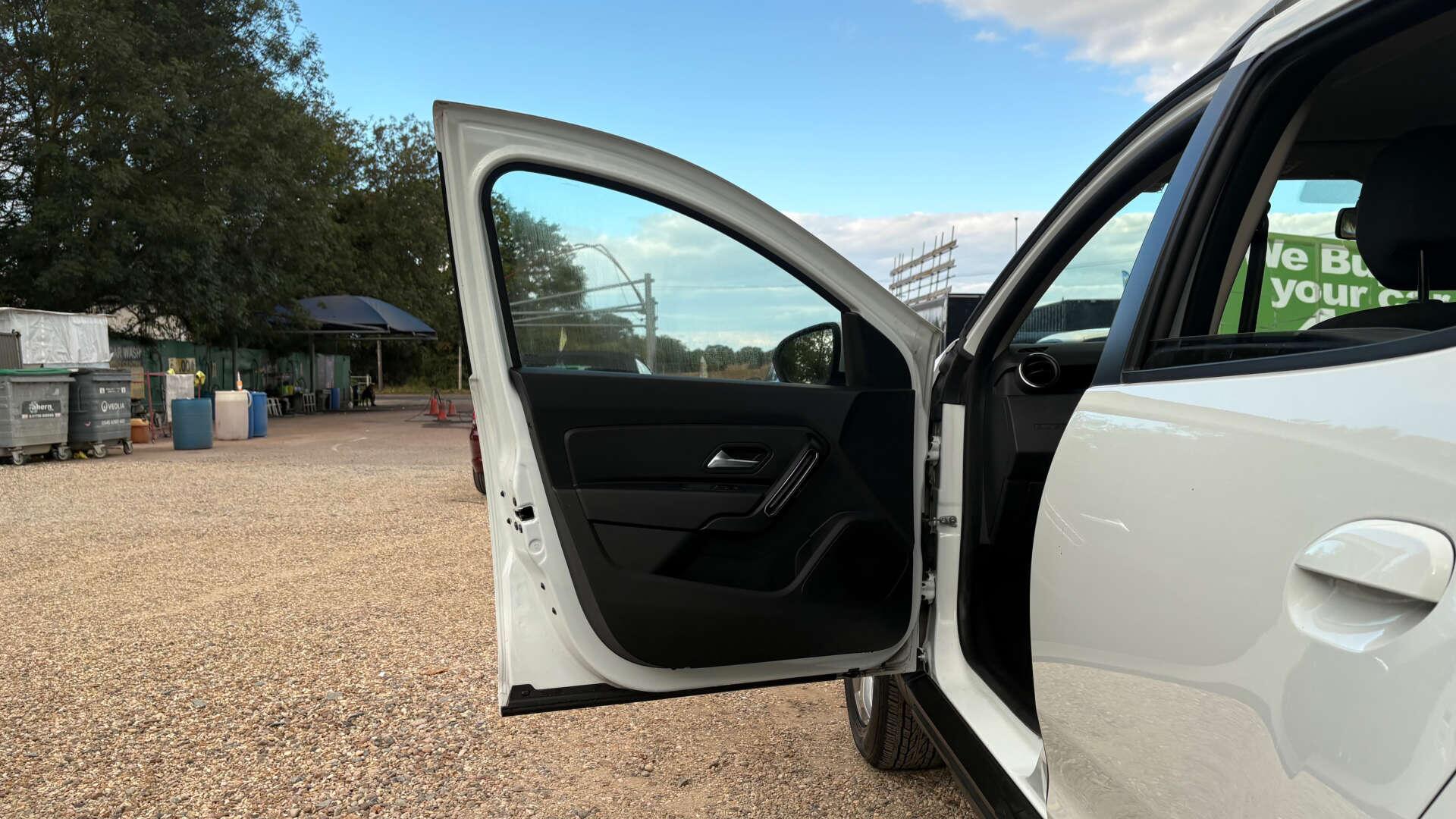 Dacia Duster view 40