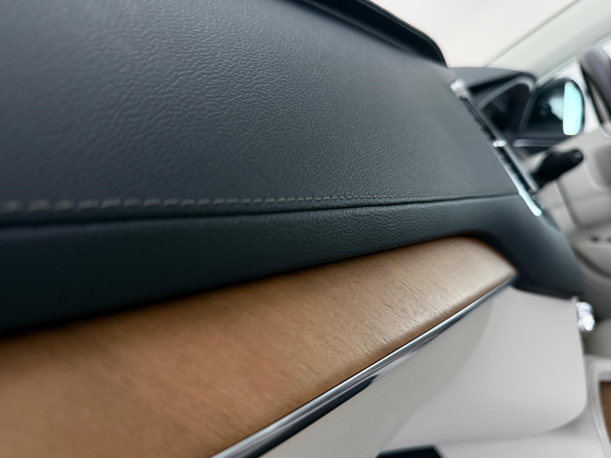 Volvo XC90 view 23