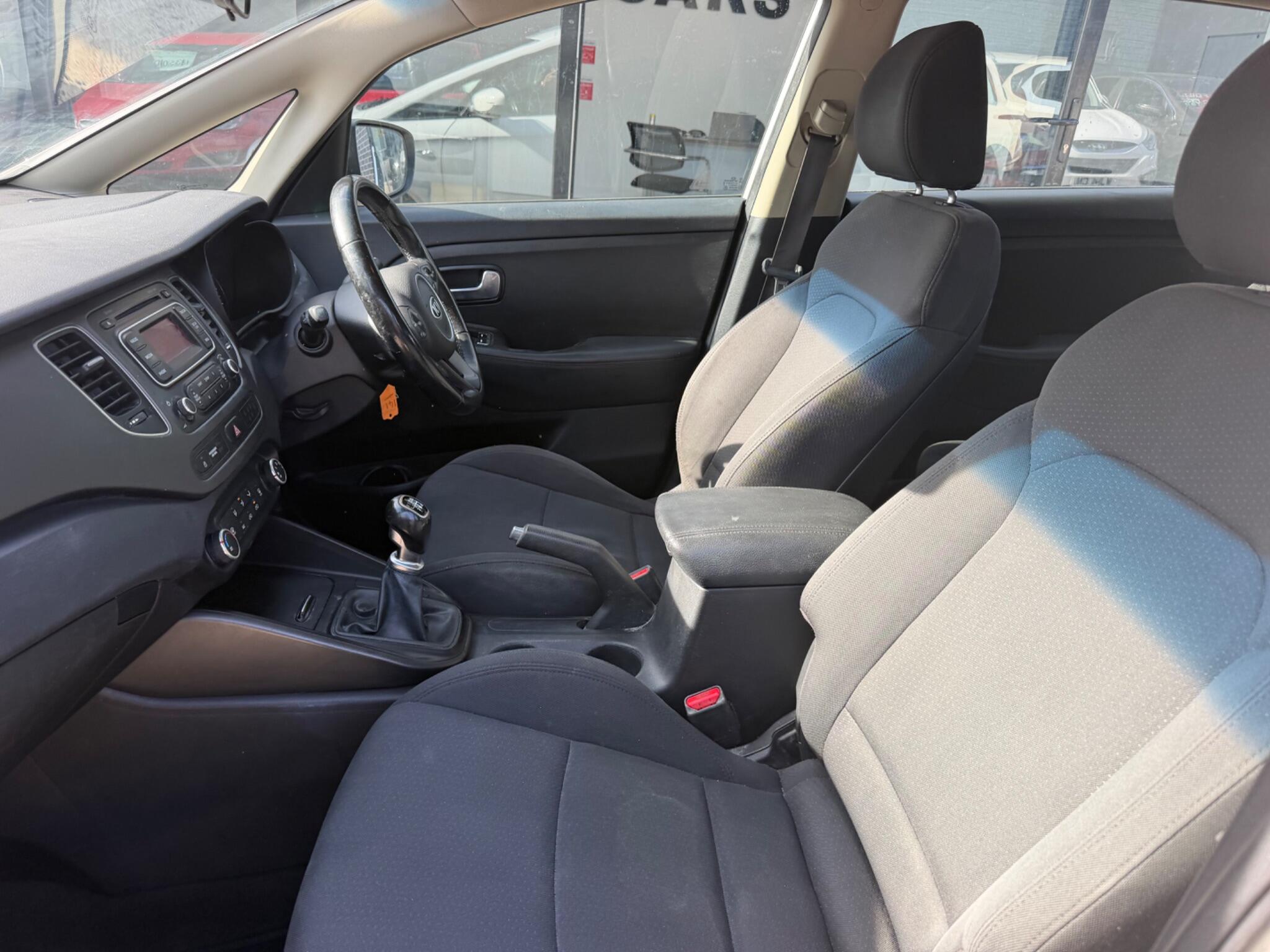 Kia Carens view 15
