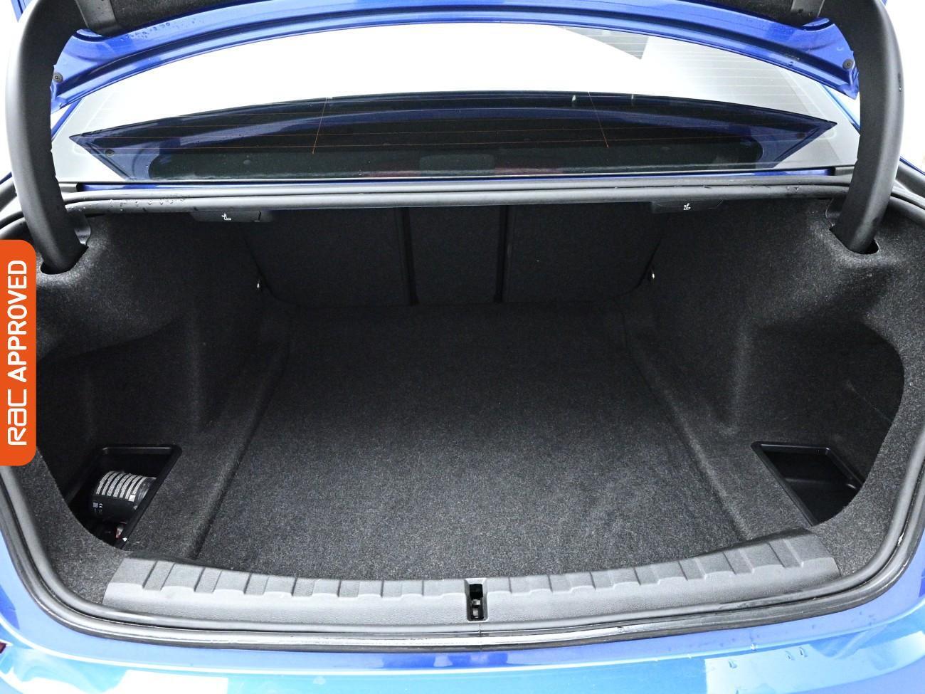 BMW 3 Series view 26