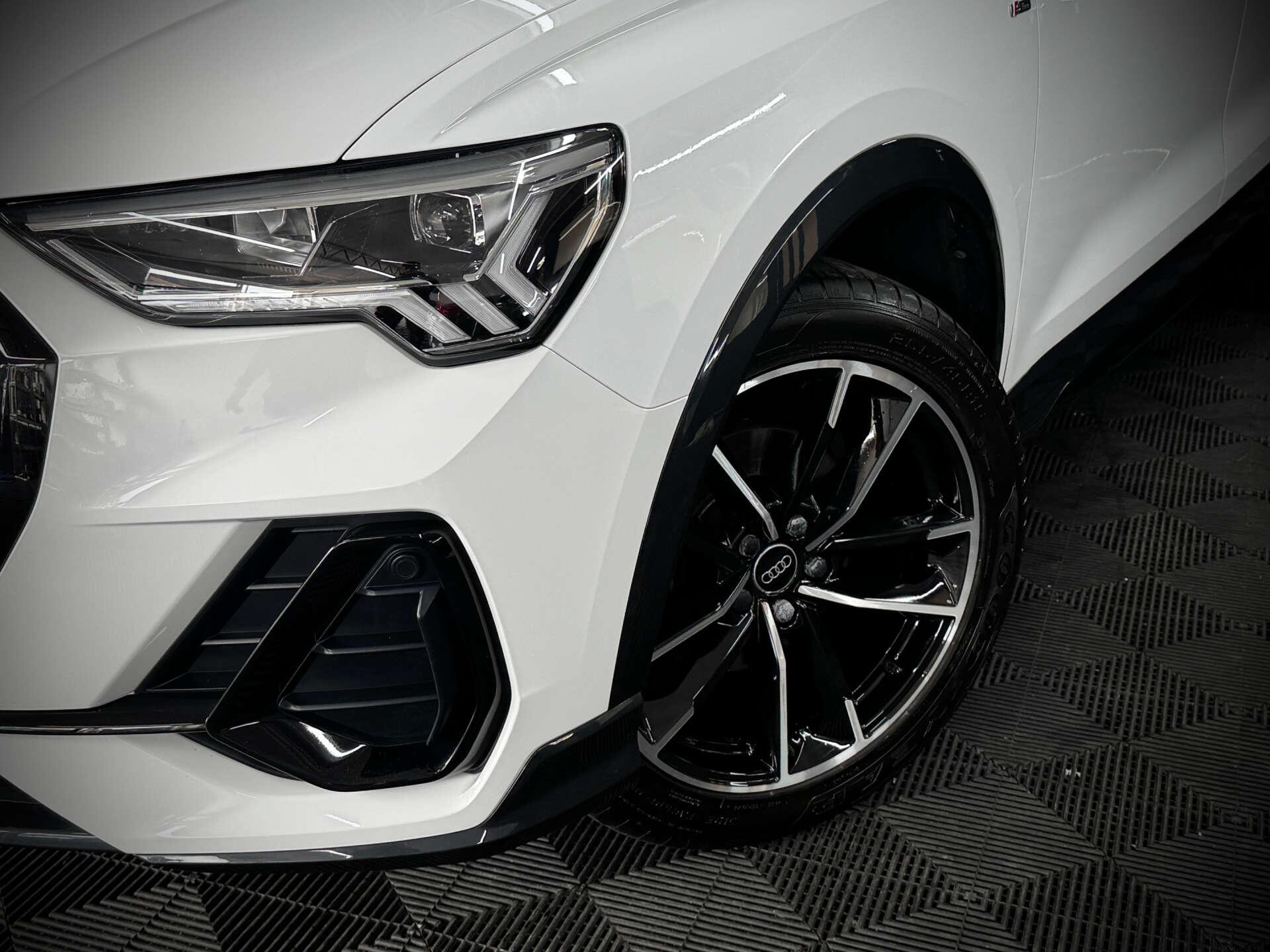 Audi Q3 view 3