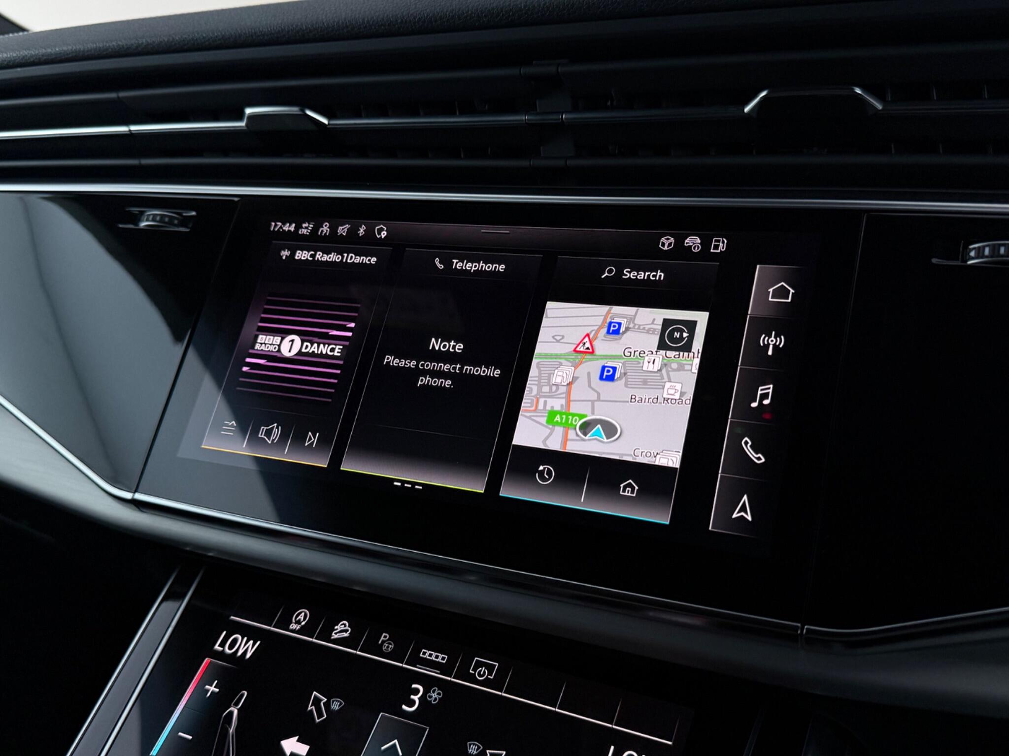 Audi Q8 view 34