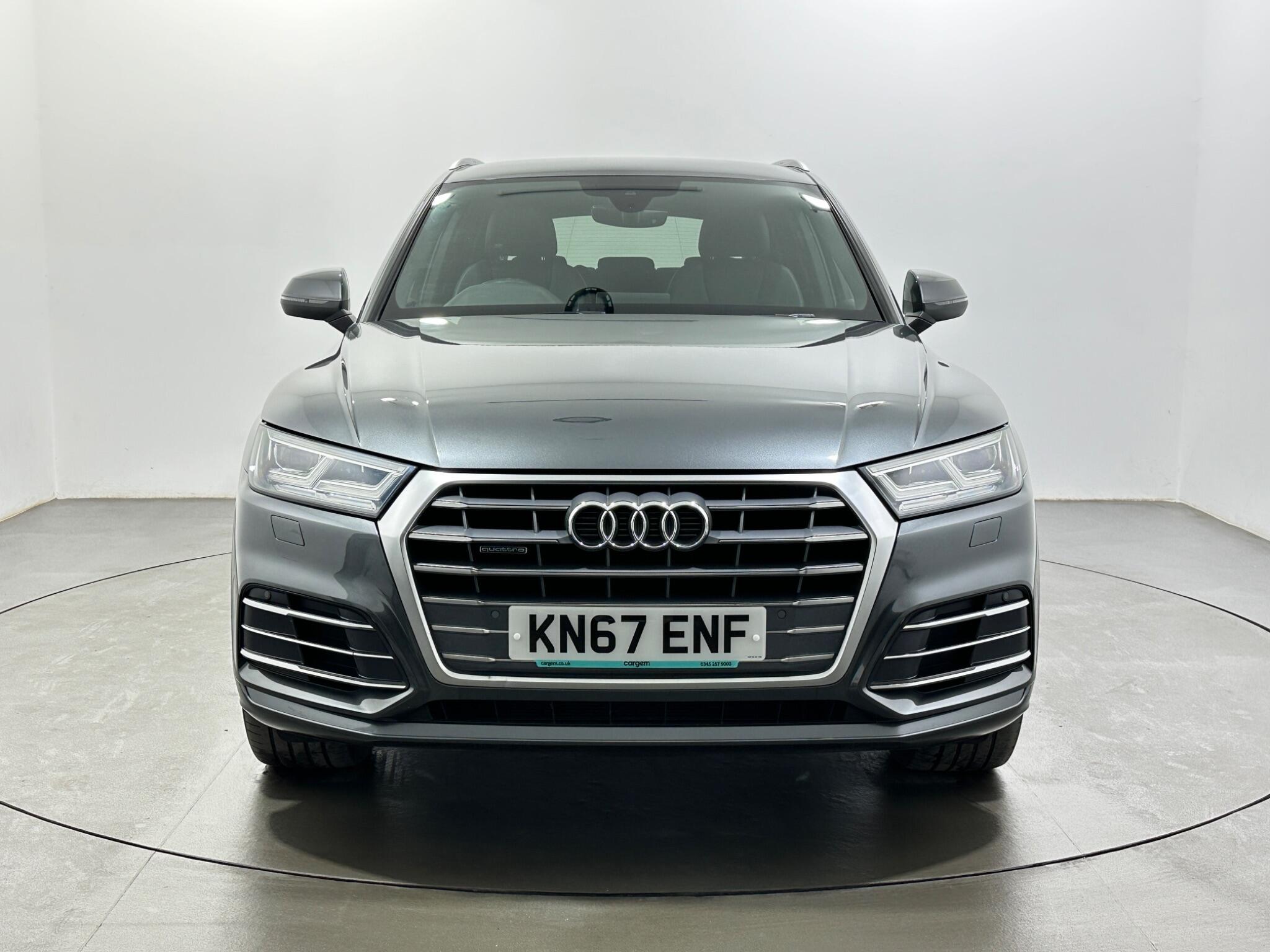 Audi Q5 view 3