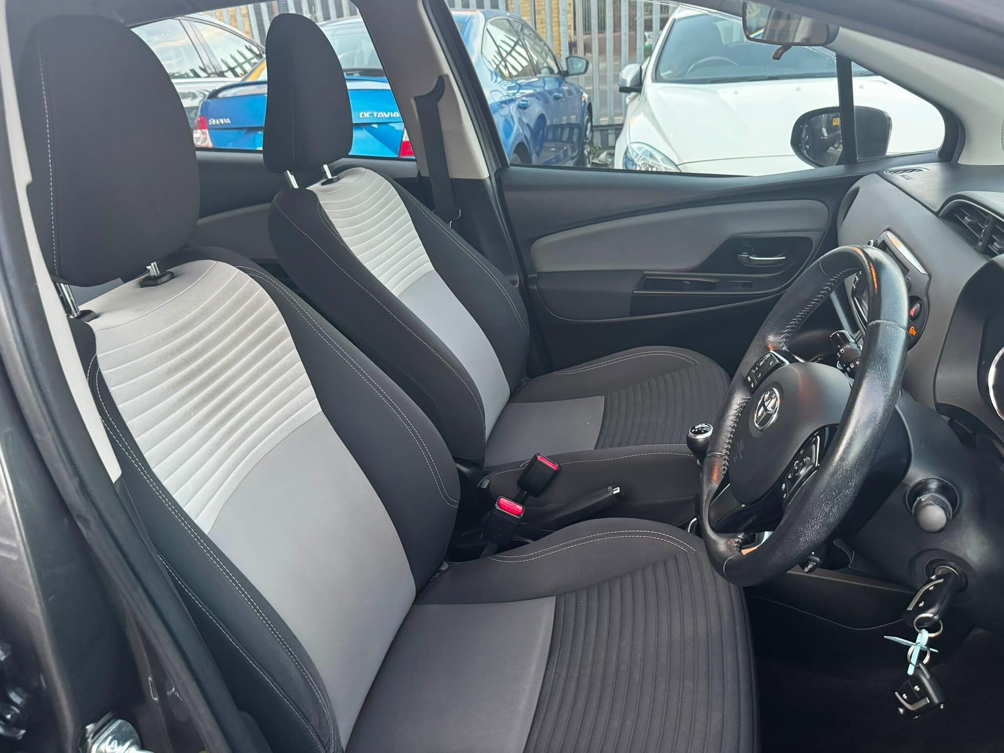 Toyota Yaris view 15