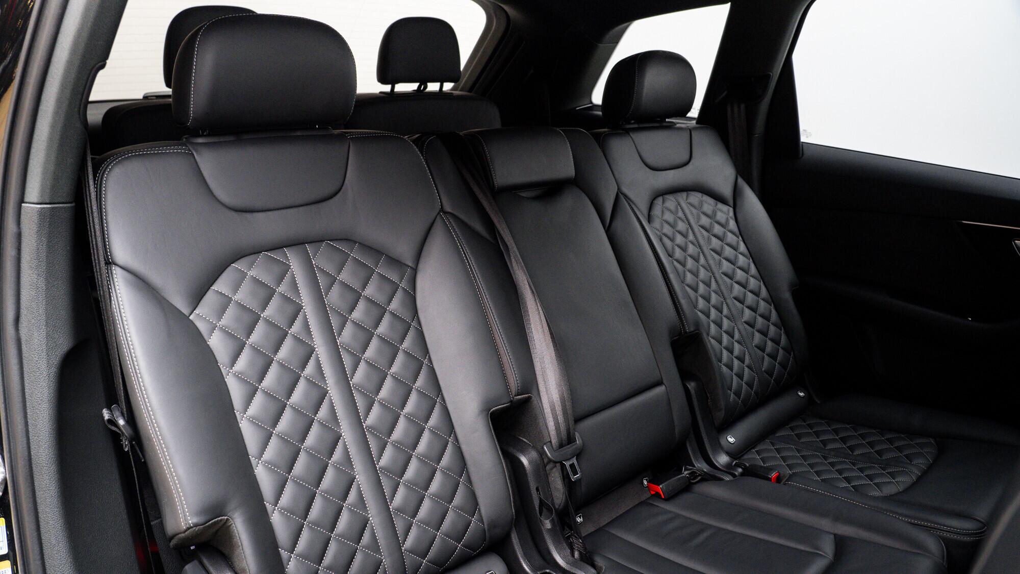 Audi SQ7 view 16