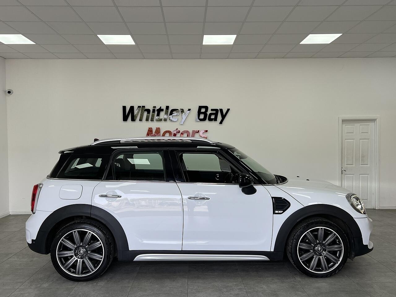 Mini Countryman view 2