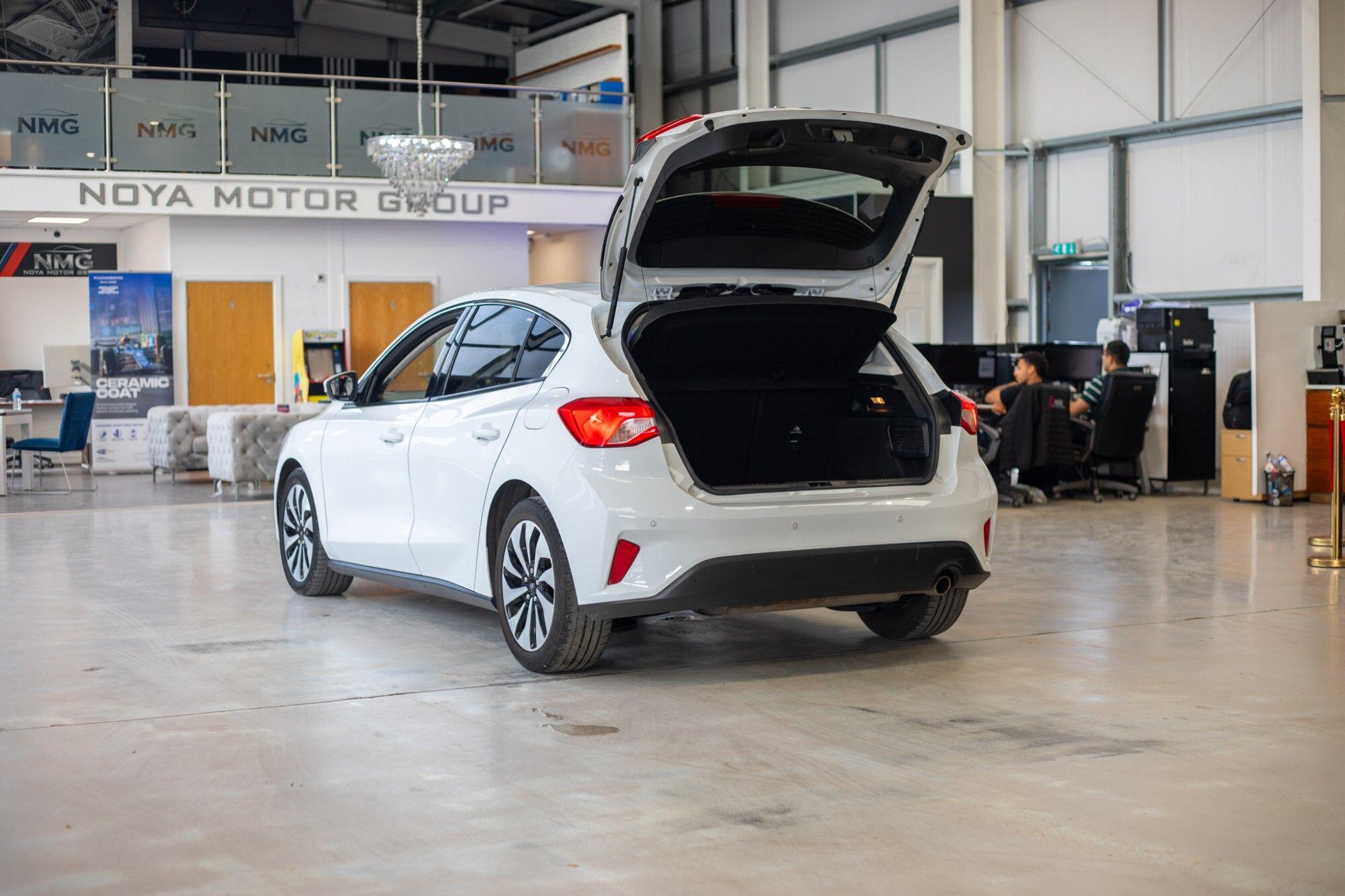 Ford Focus view 29