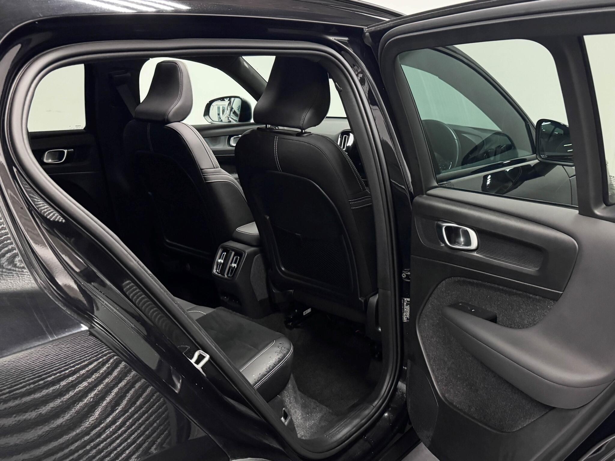 Volvo XC40 view 30