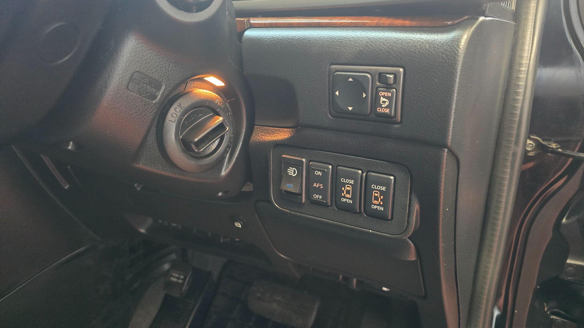 Nissan Elgrand view 10