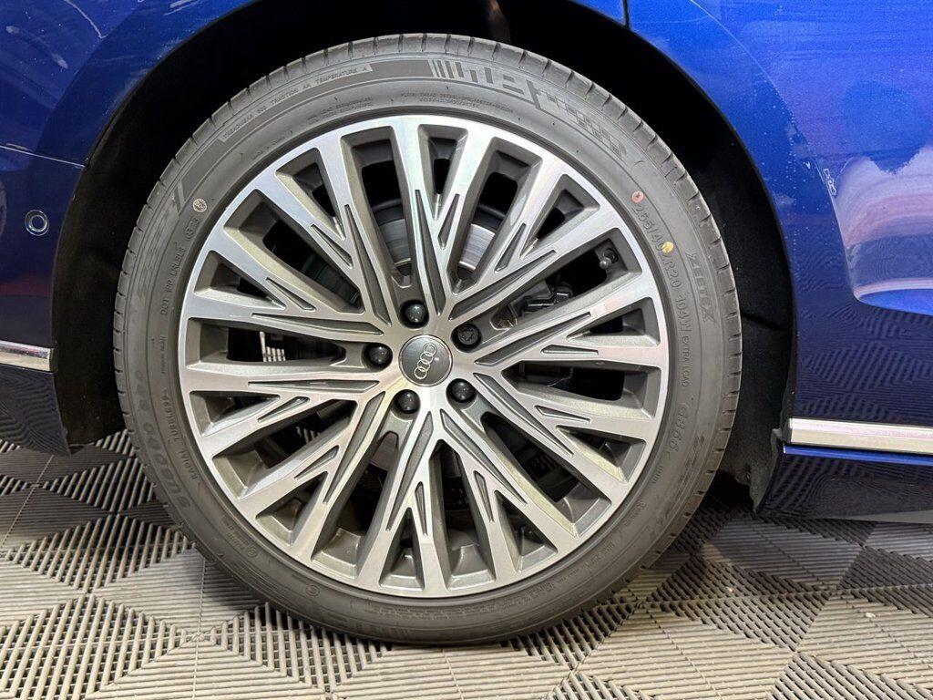 Audi A8 view 25