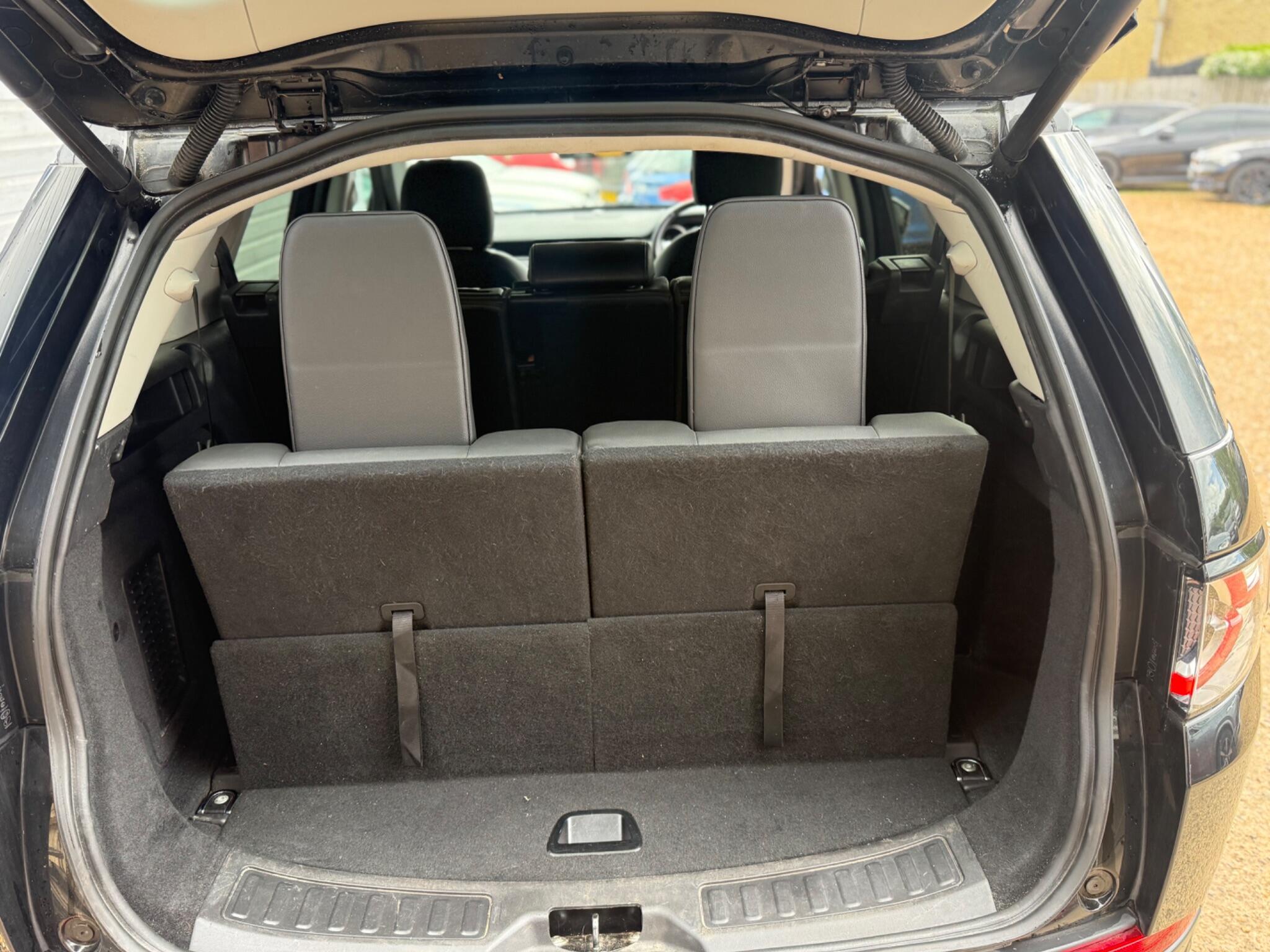 Land Rover Discovery Sport view 38