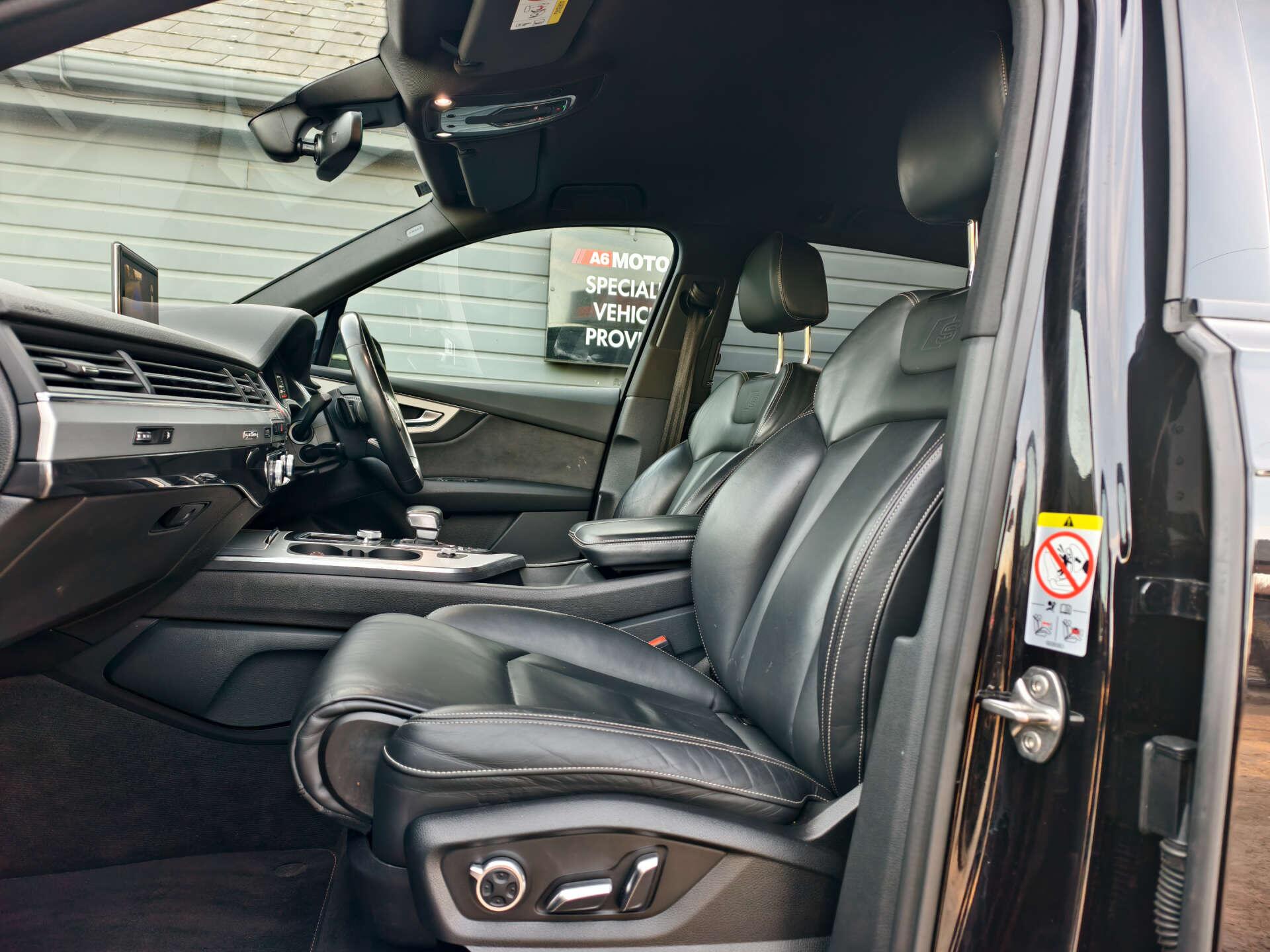 Audi SQ7 view 21