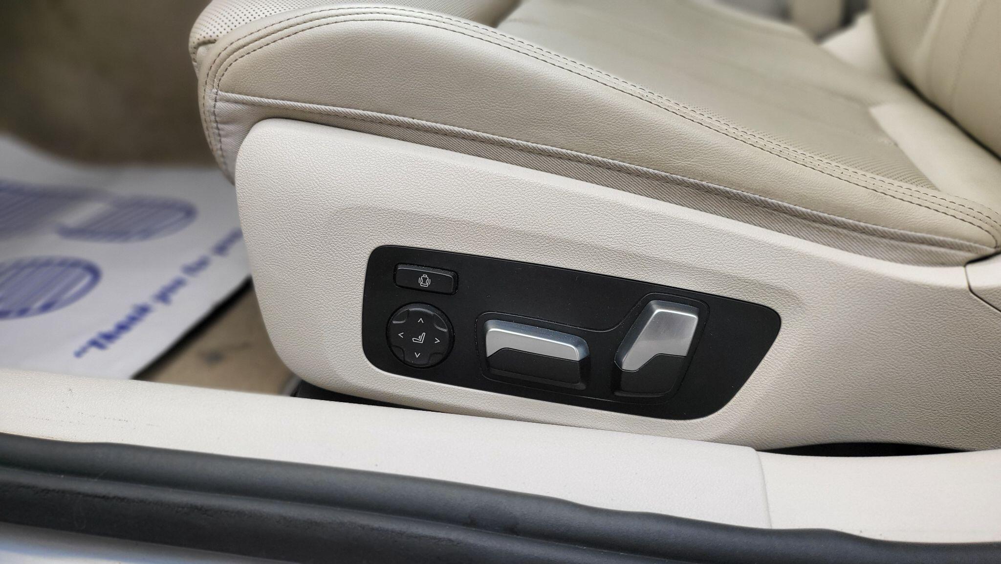 BMW 8 Series view 21