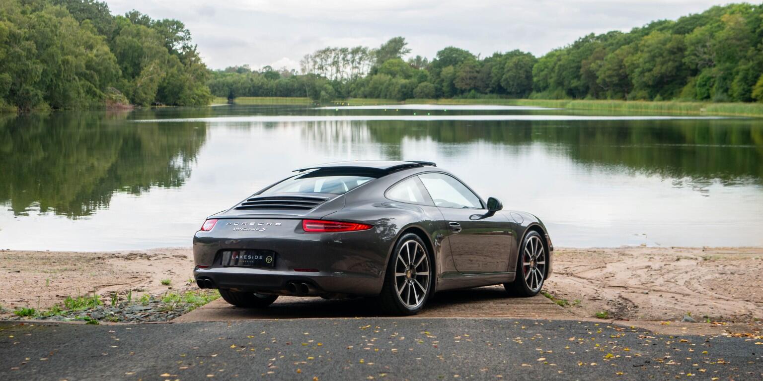 Porsche 911 view 6