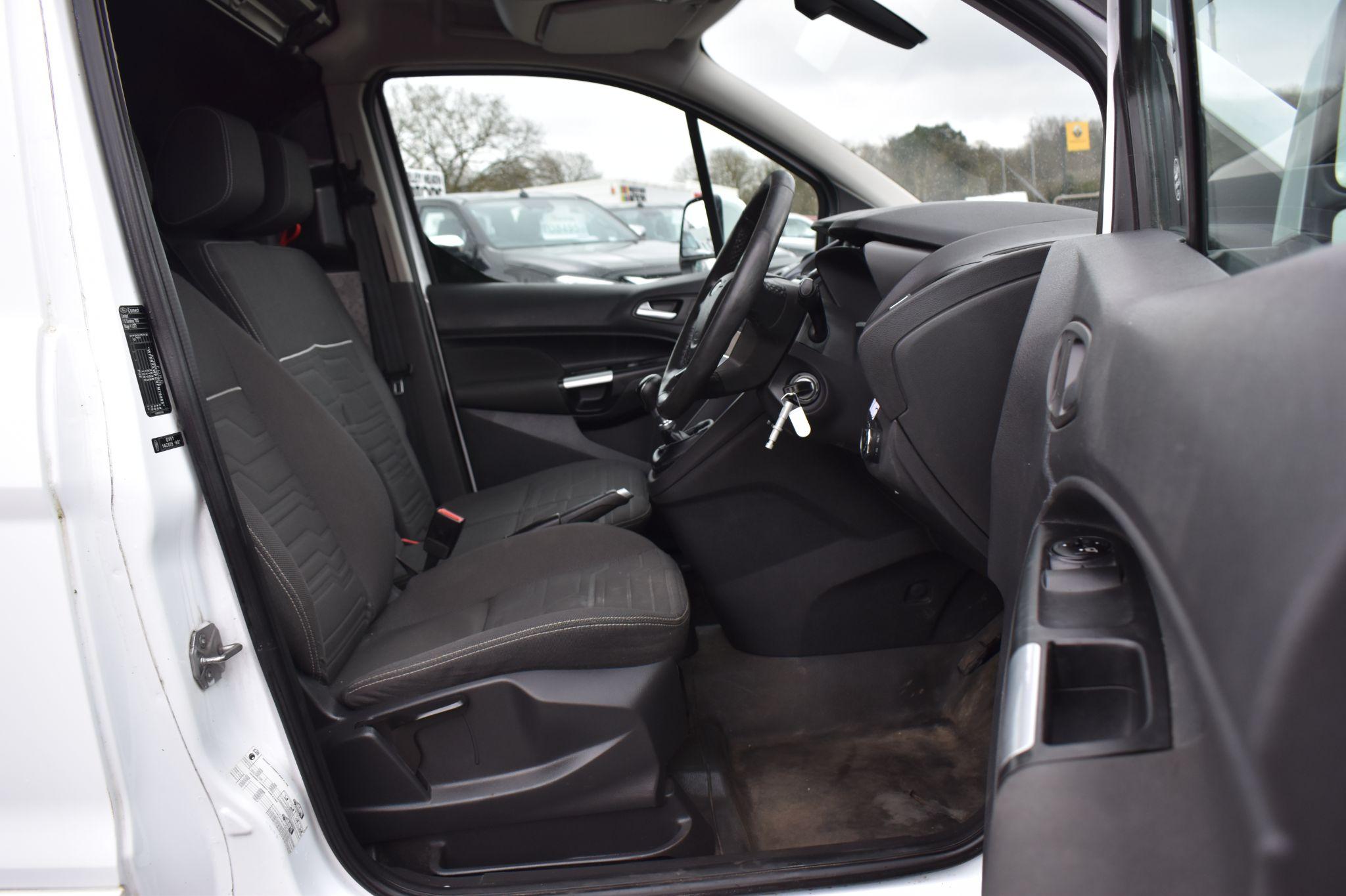 Transit Connect - 1.6 TDCi 200 Limited L1 H1 5dr - Image 7