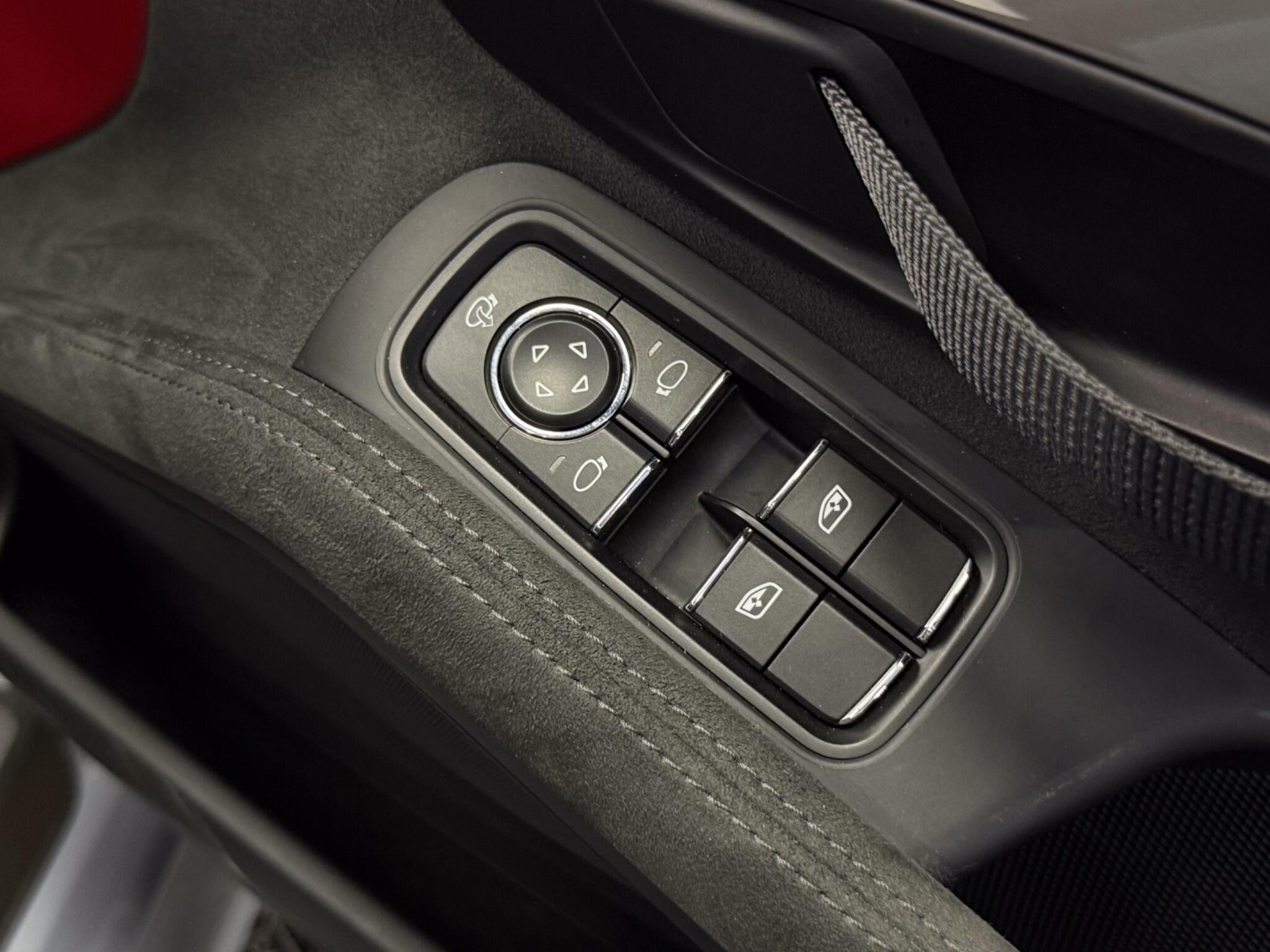 Porsche 718 Spyder view 45